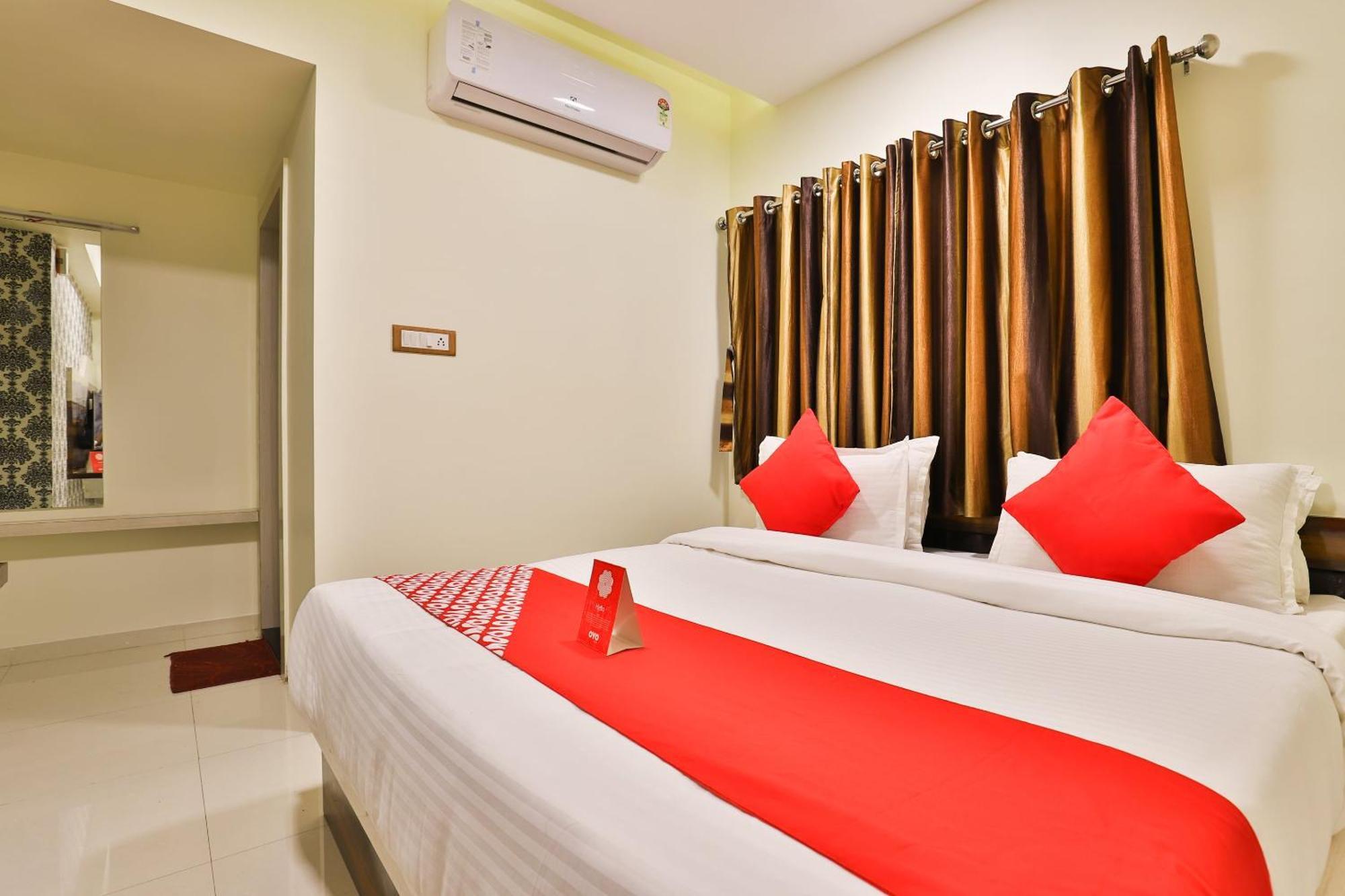 O Red Apple Hotel