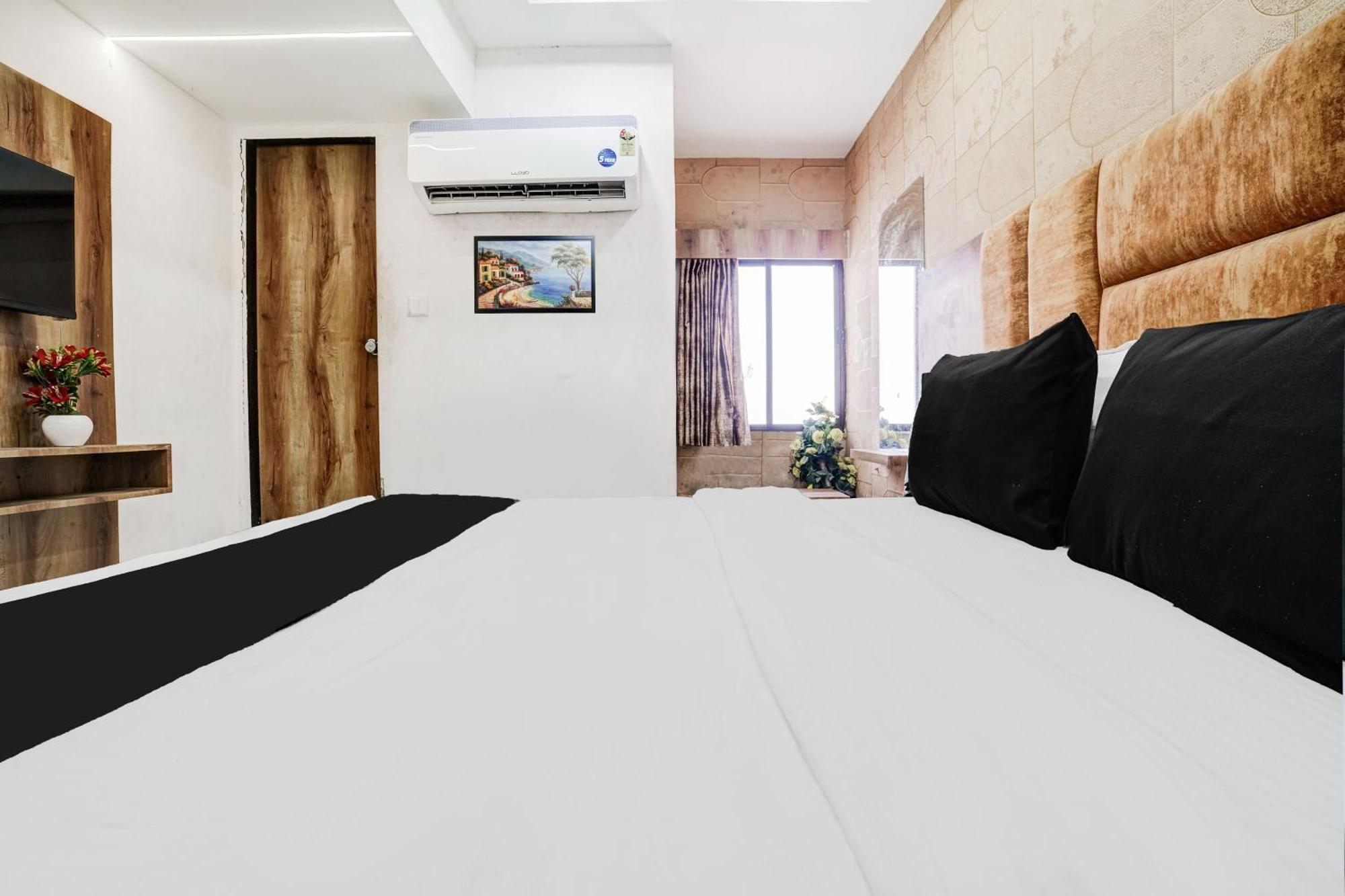 Hotel Super Collection O Maninagar Near Railway Station Formerly A1 Residency Ahmedabad
