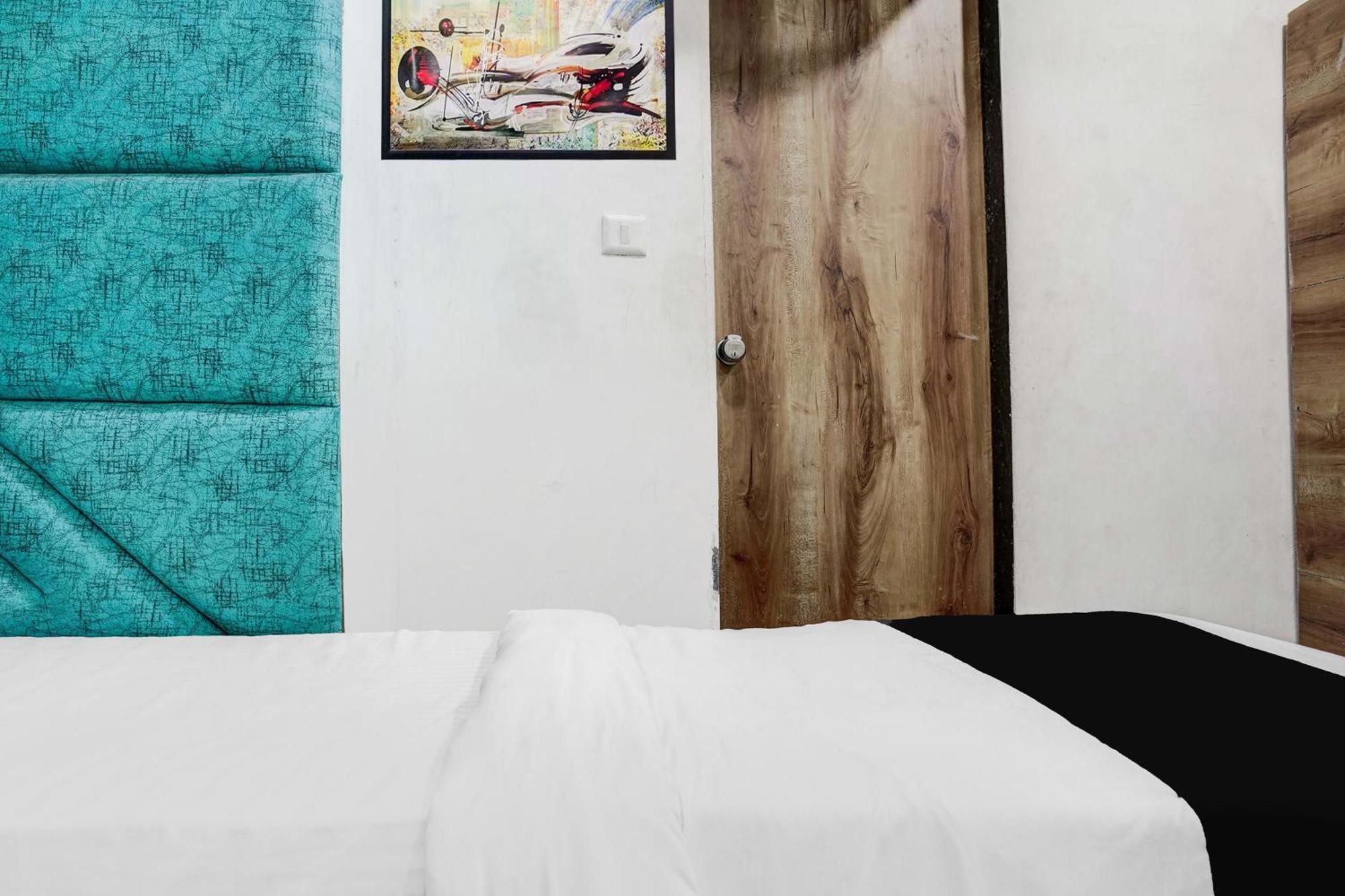 Hotel Super Collection O Maninagar Near Railway Station Formerly A1 Residency 3*