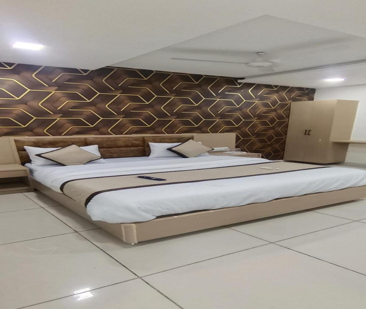 Nest View Hotel *