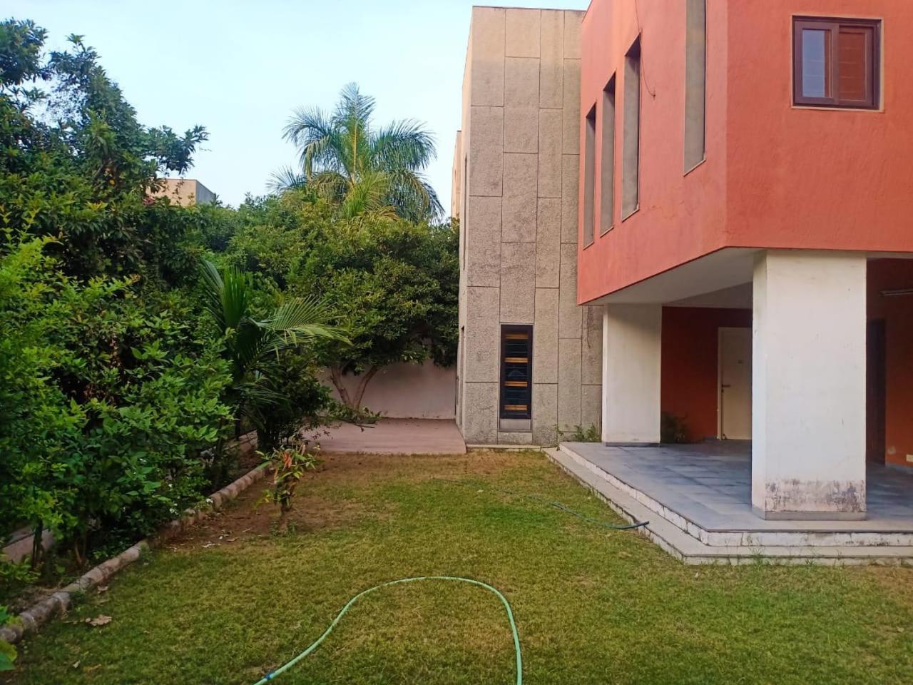 Villa-safal Amrakunj Pousada Ahmedabad