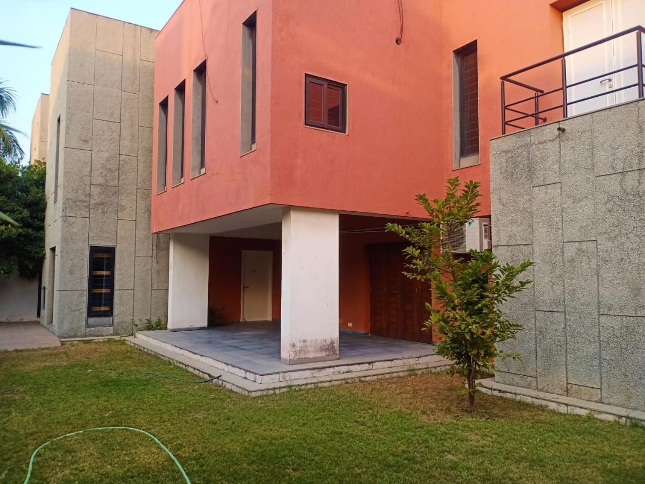 Villa-safal Amrakunj Pousada Ahmedabad