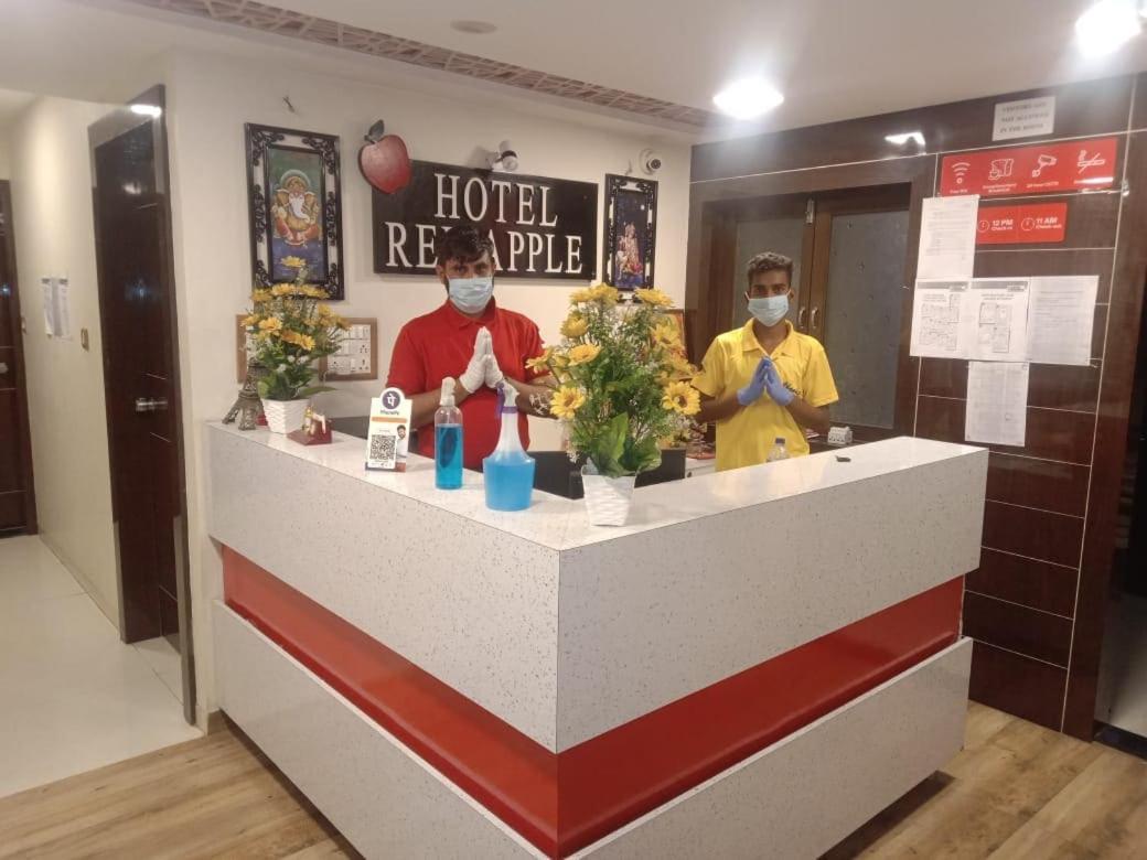 O Red Apple Hotel