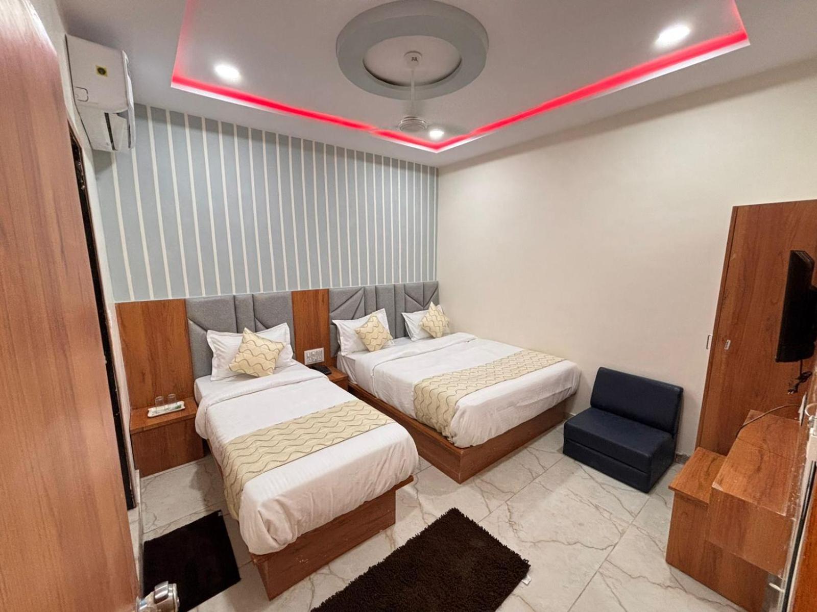 Palm Residency Hotel 2*