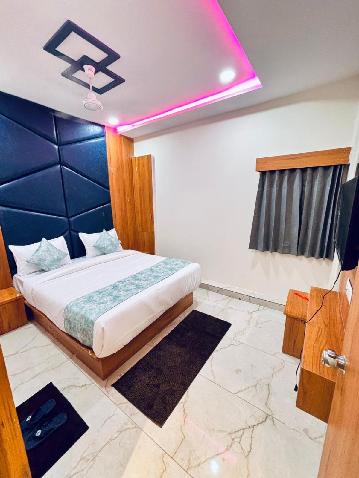 Palm Residency Hotel 2*