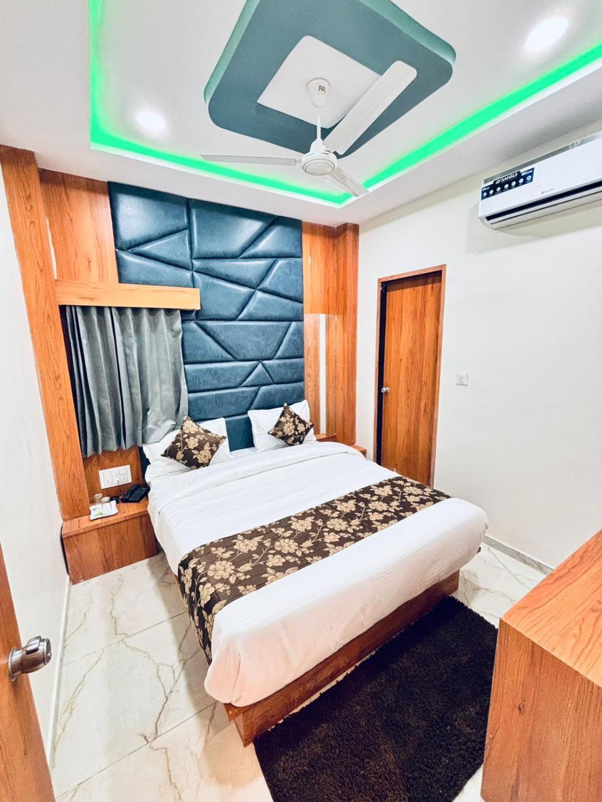 Hotel Palm Residency Ahmedabad