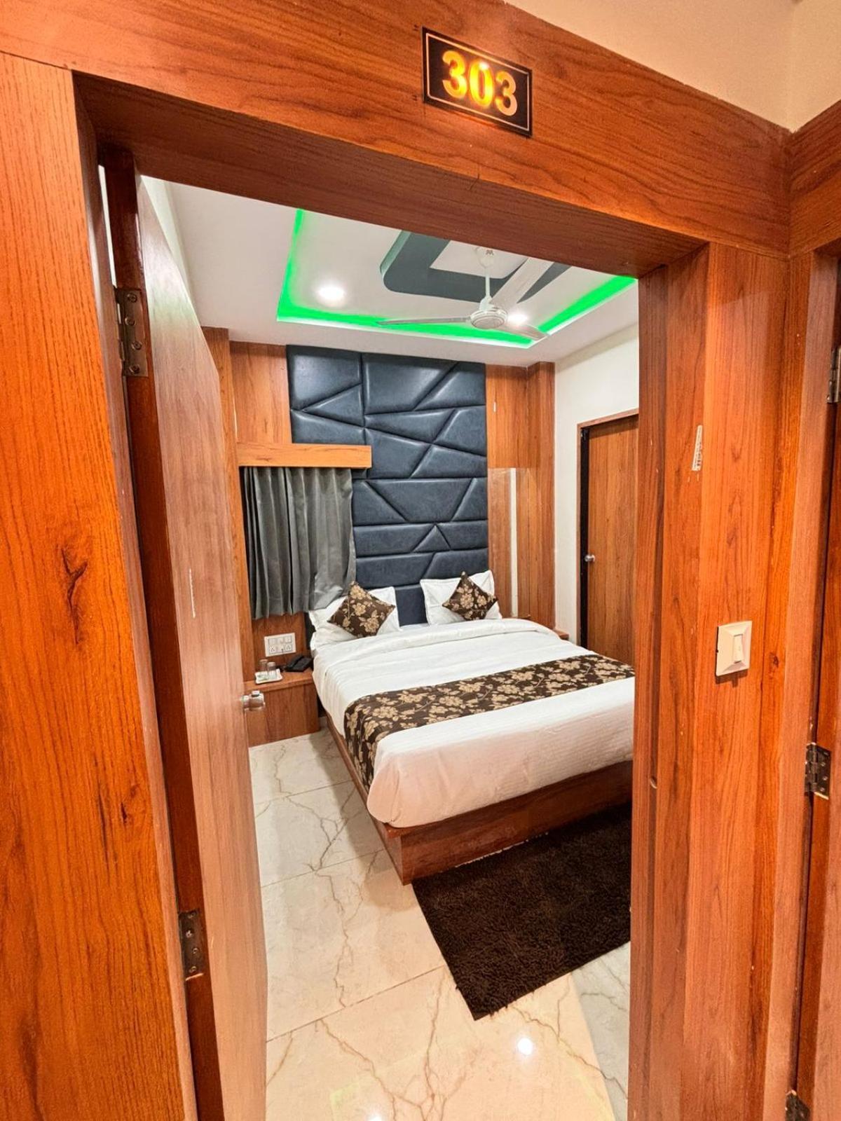 Hotel Palm Residency Ahmedabad