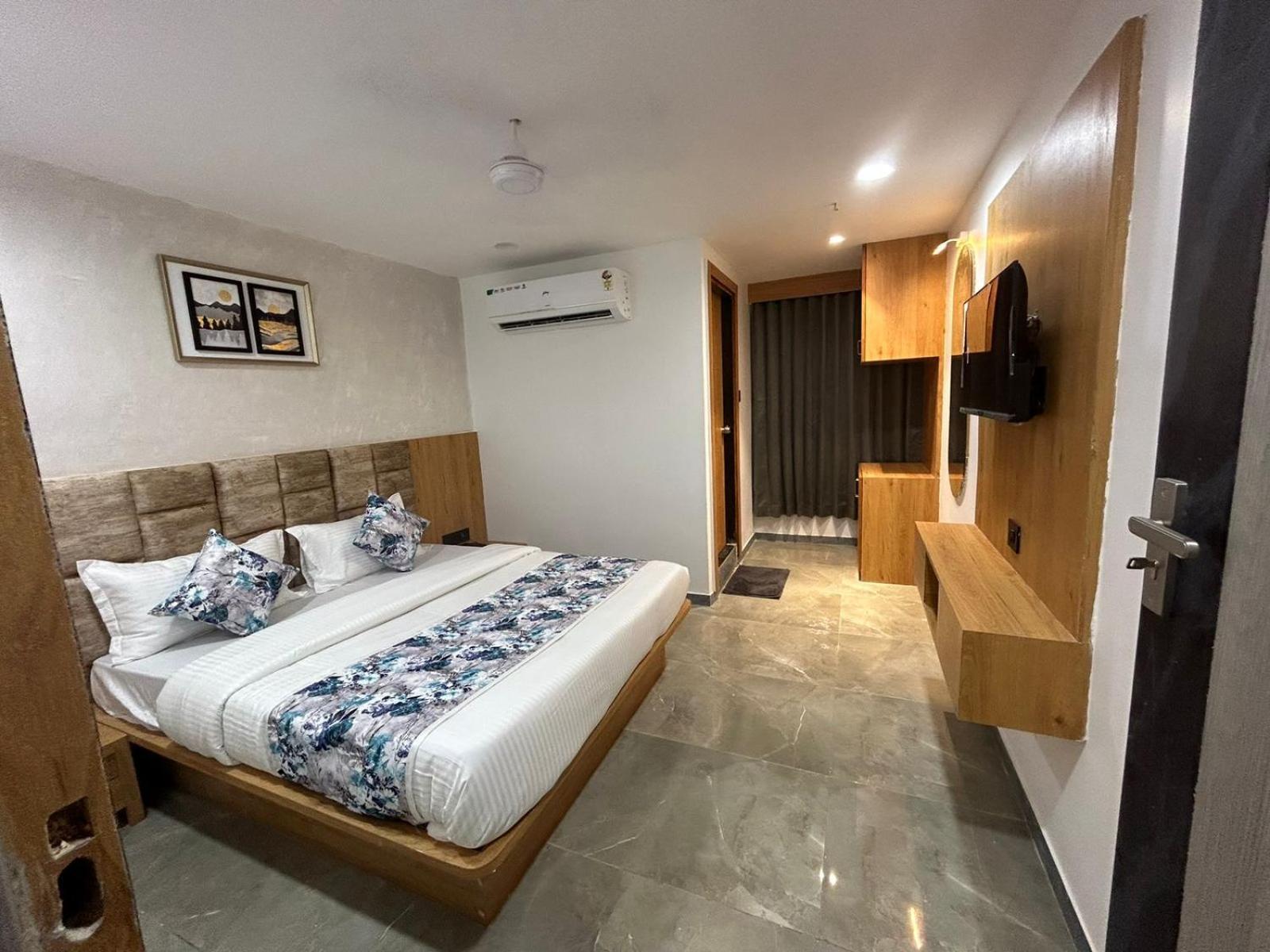 M Grand Hotel Ahmedabad