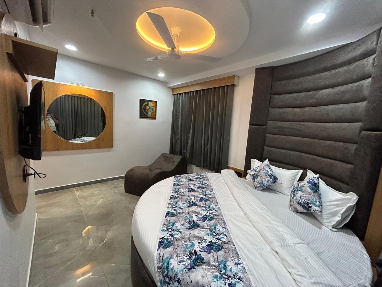 Hotel M Grand Ahmedabad
