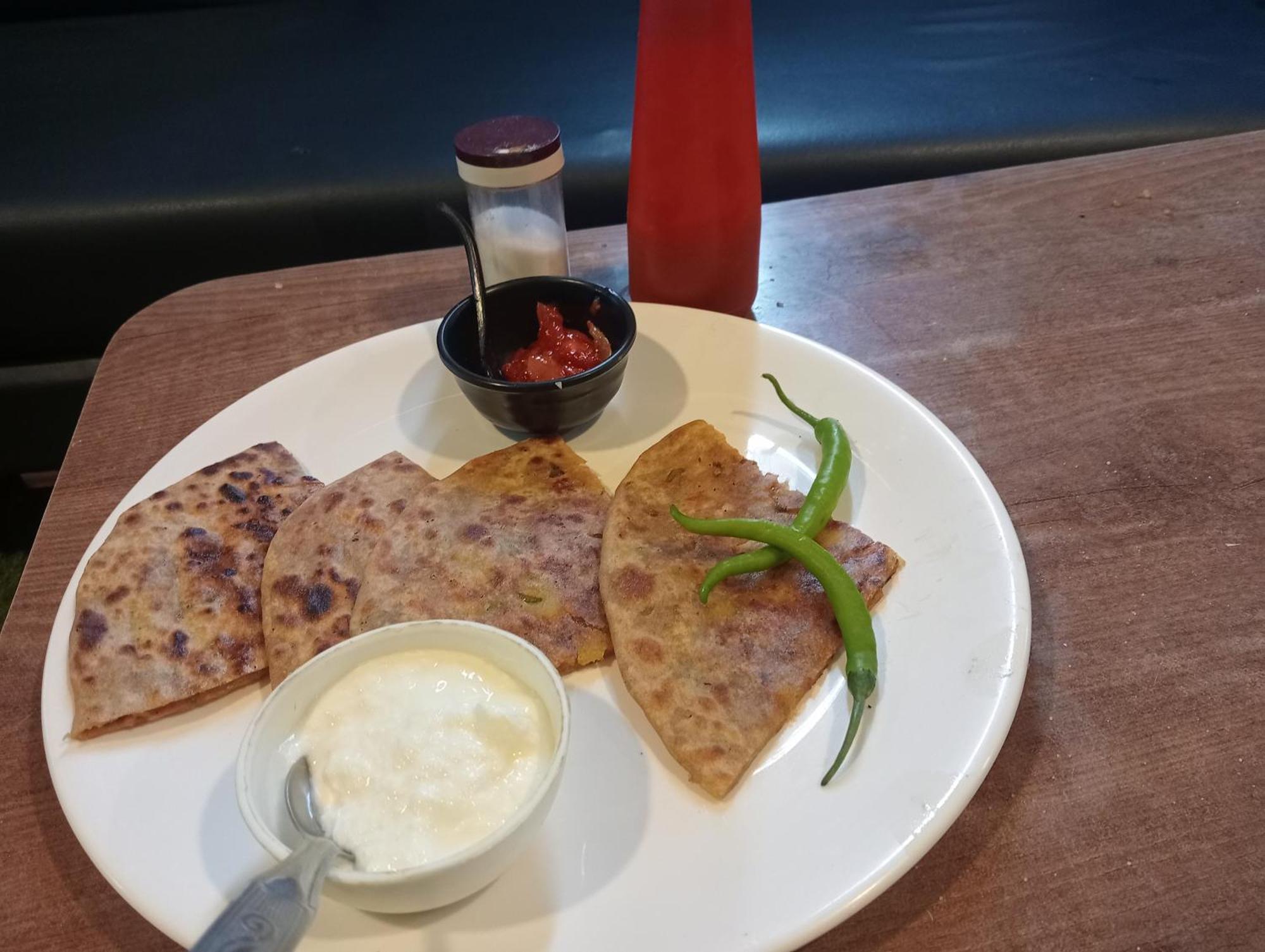 Hotel Avadh Palace, Subhash Bridge,