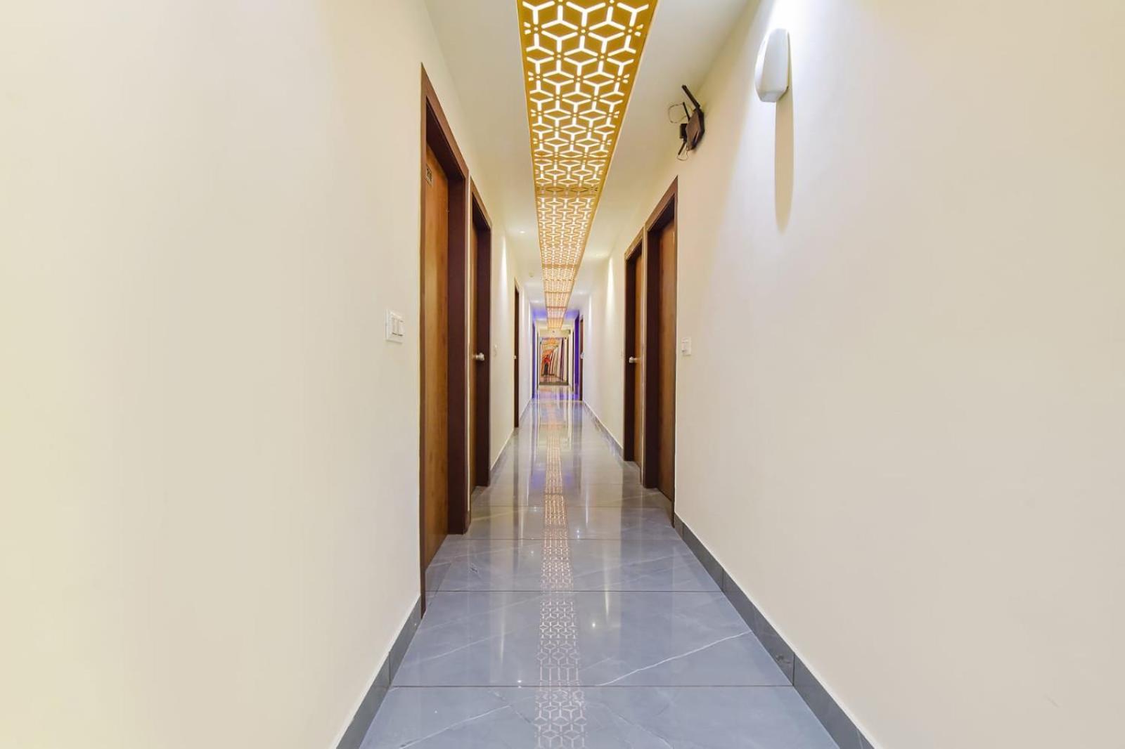 Avadh Palace, Subhash Bridge, 3* Ahmedabad