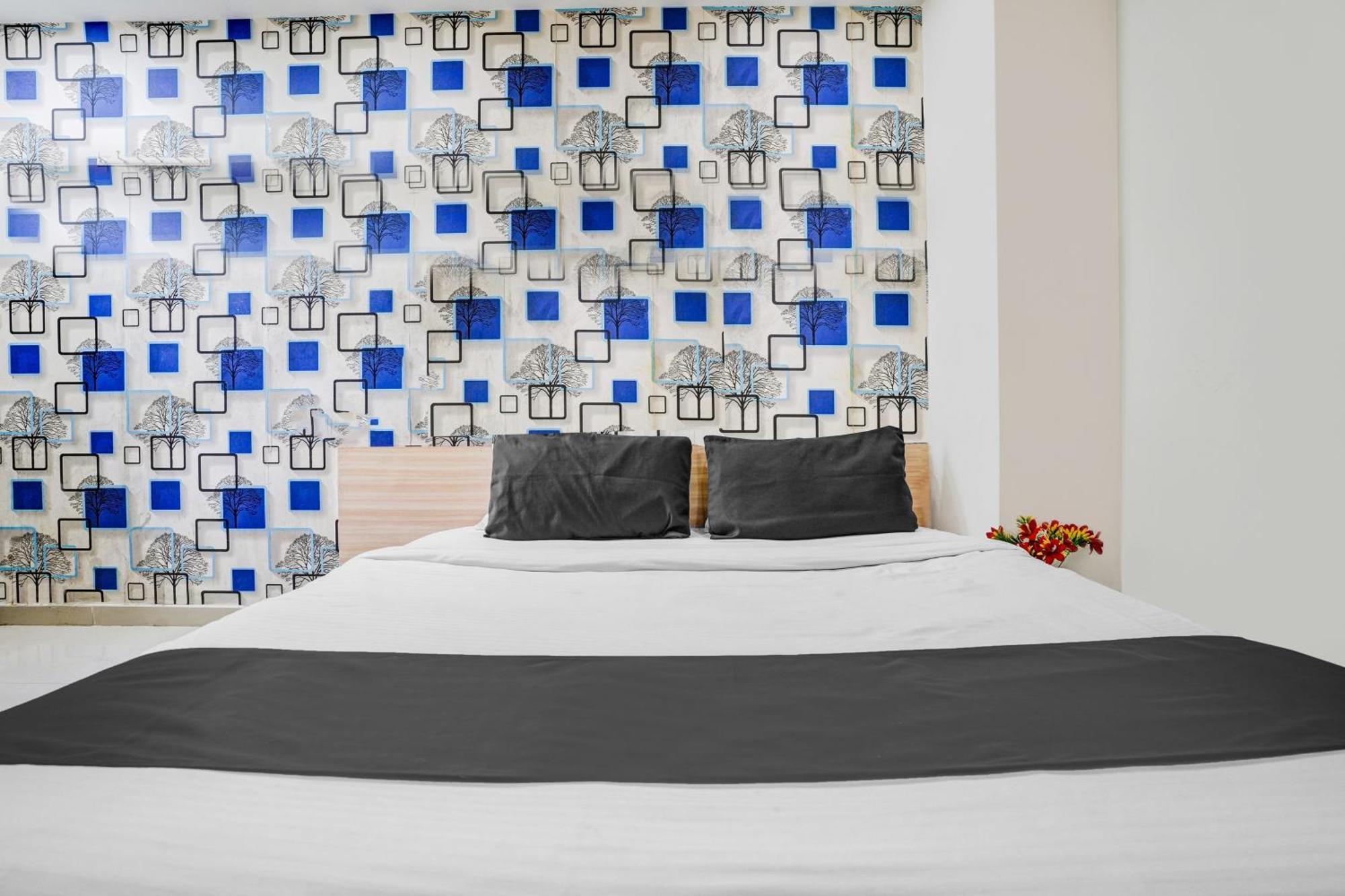 O Veejay Hotel *