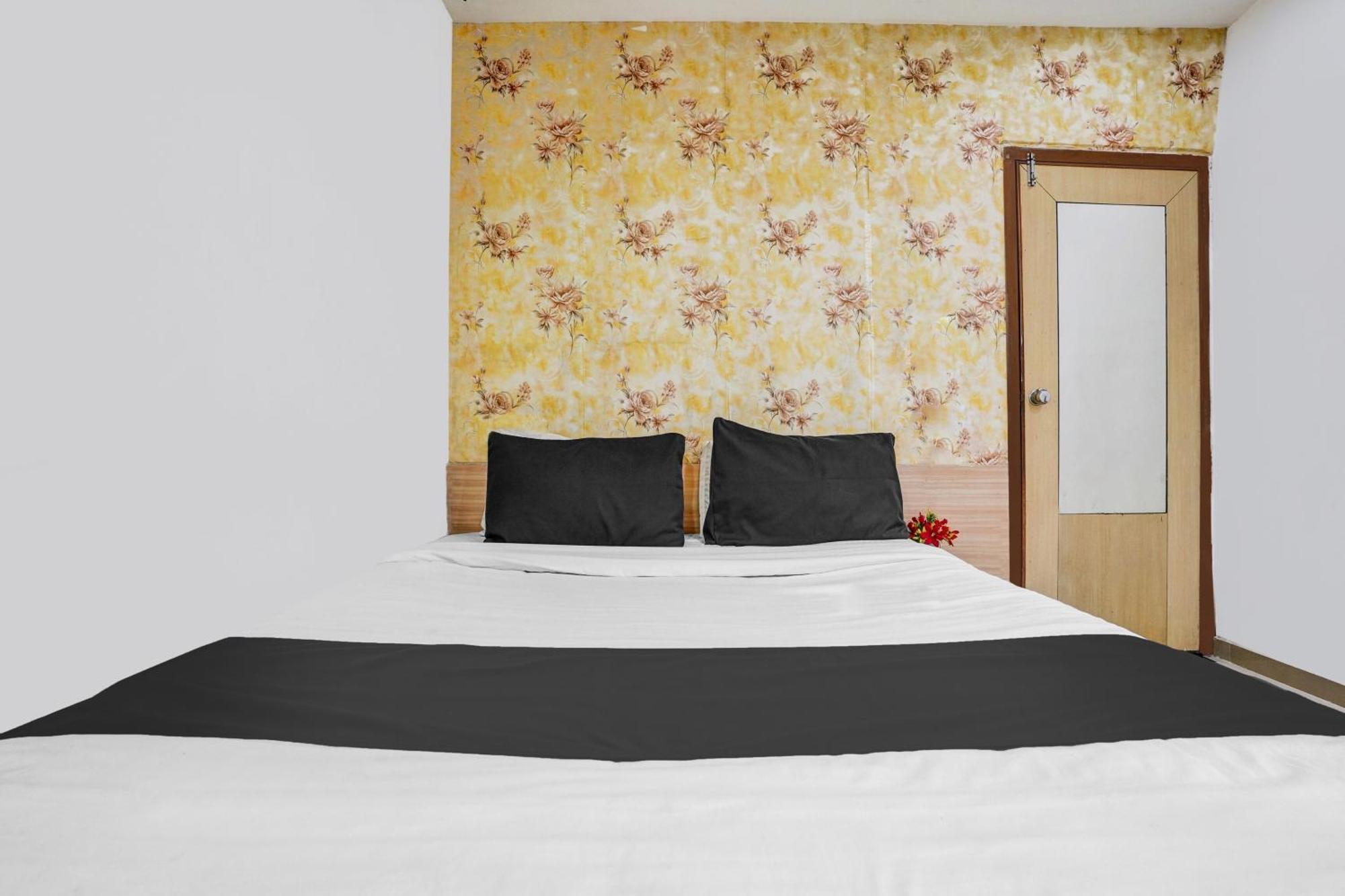 O Veejay Hotel *