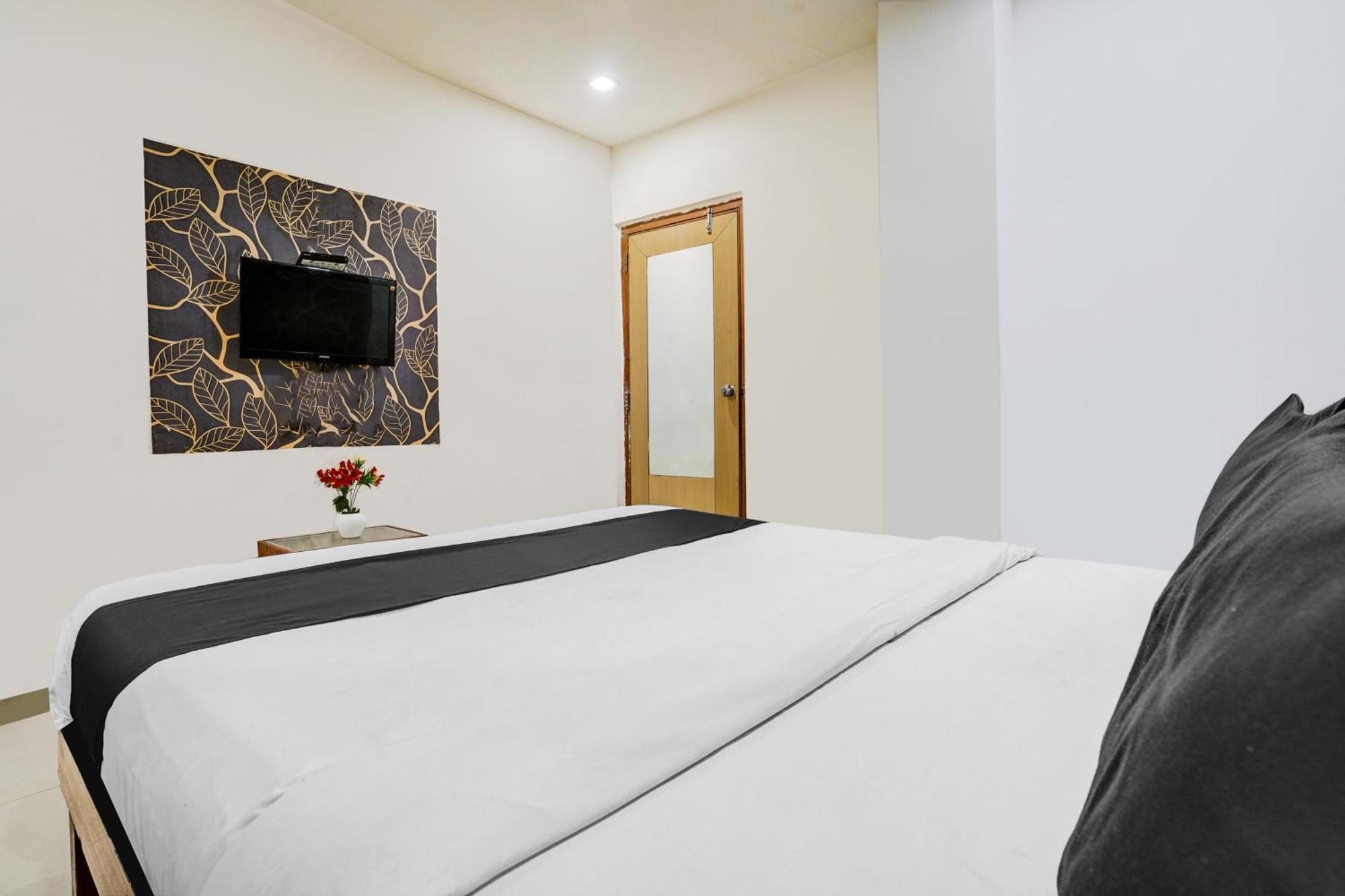 Hotel O Veejay *