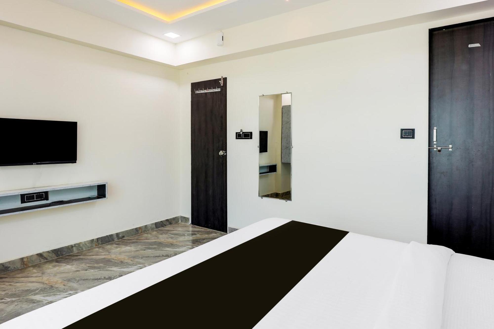 Collection O Odhav Formerly King Palace Hotel 3*