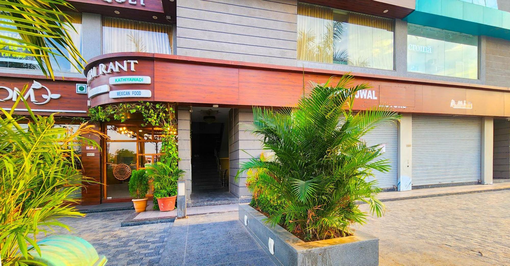 Nova Blue Hotel Ahmedabad