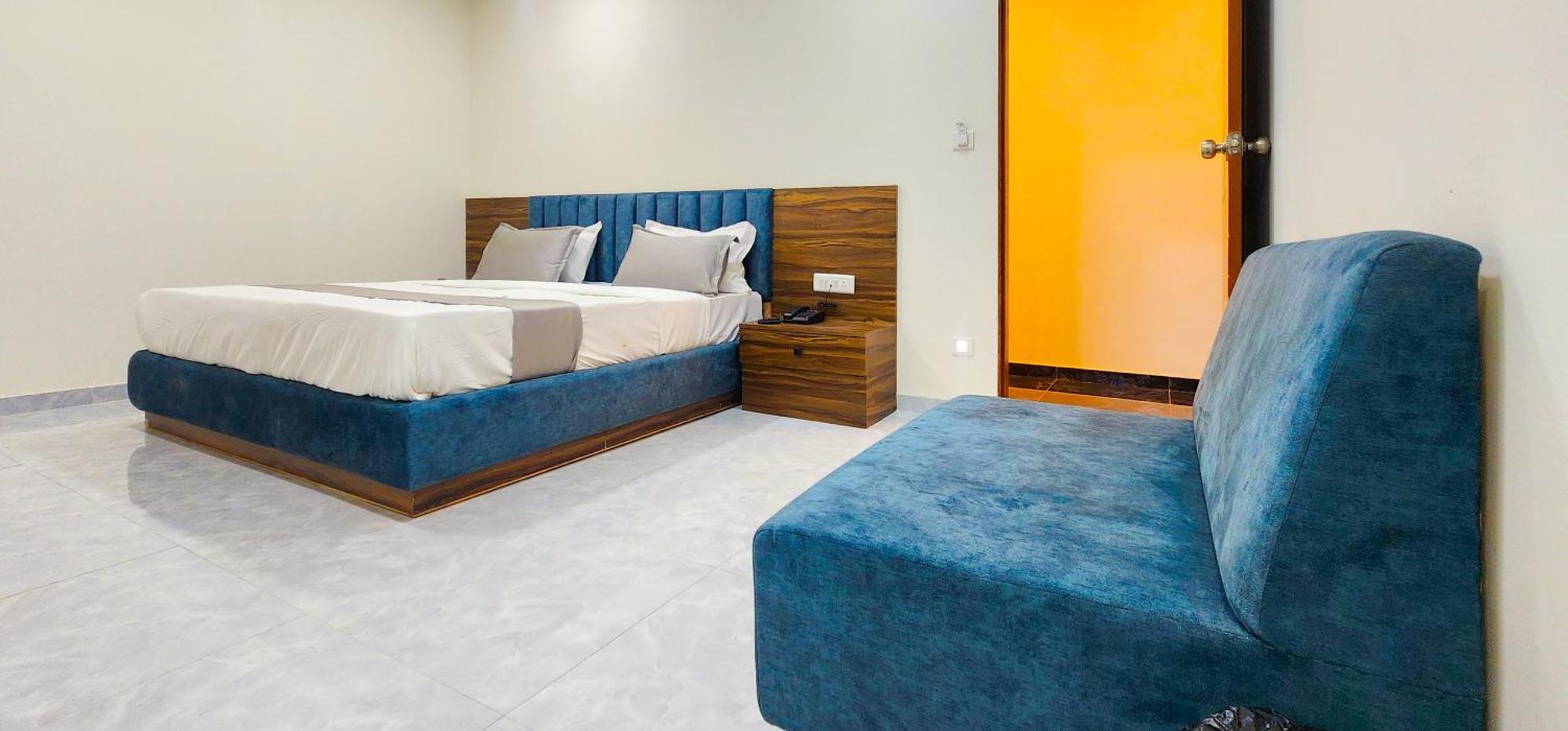 Nova Blue Hotel Ahmedabad
