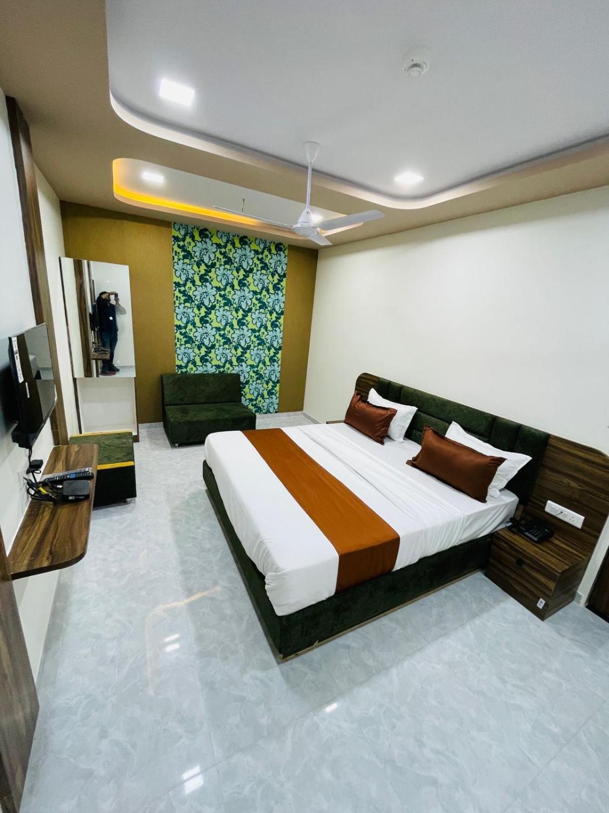 Nova Blue Hotel Ahmedabad