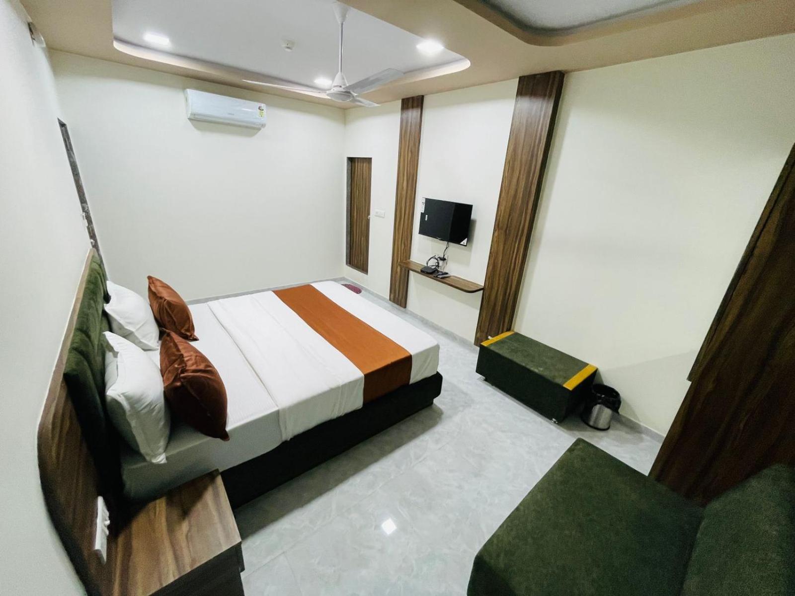 Nova Blue Hotel Ahmedabad