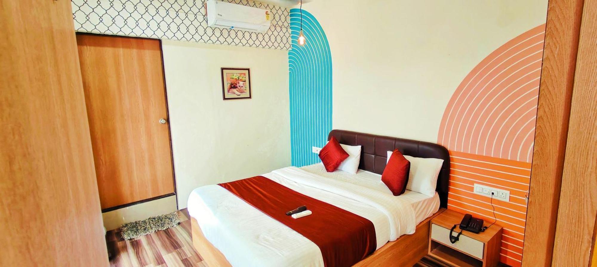 Krishna Hotel *