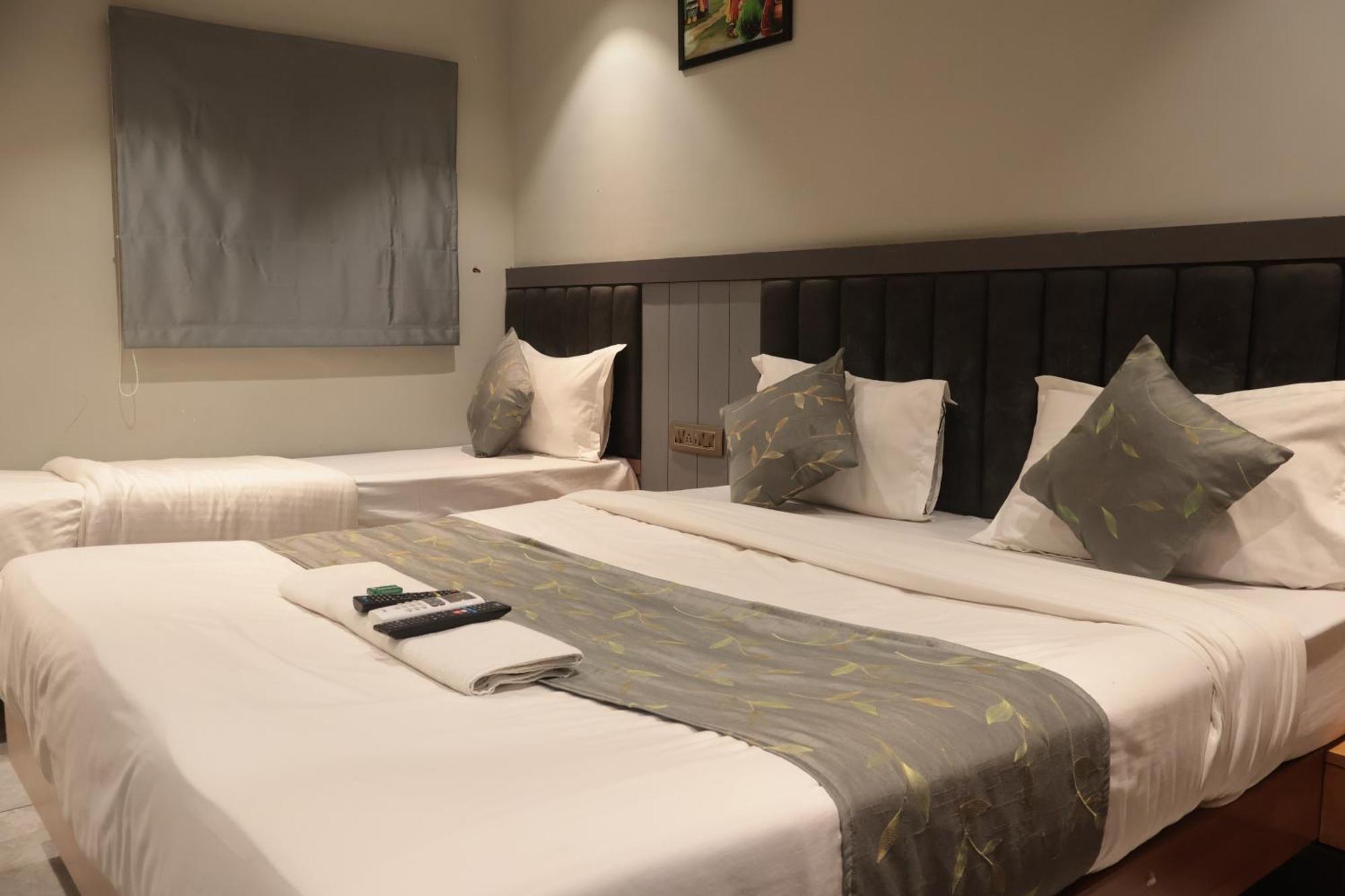 Relax - Drive In Road Hotel Ahmedabad
