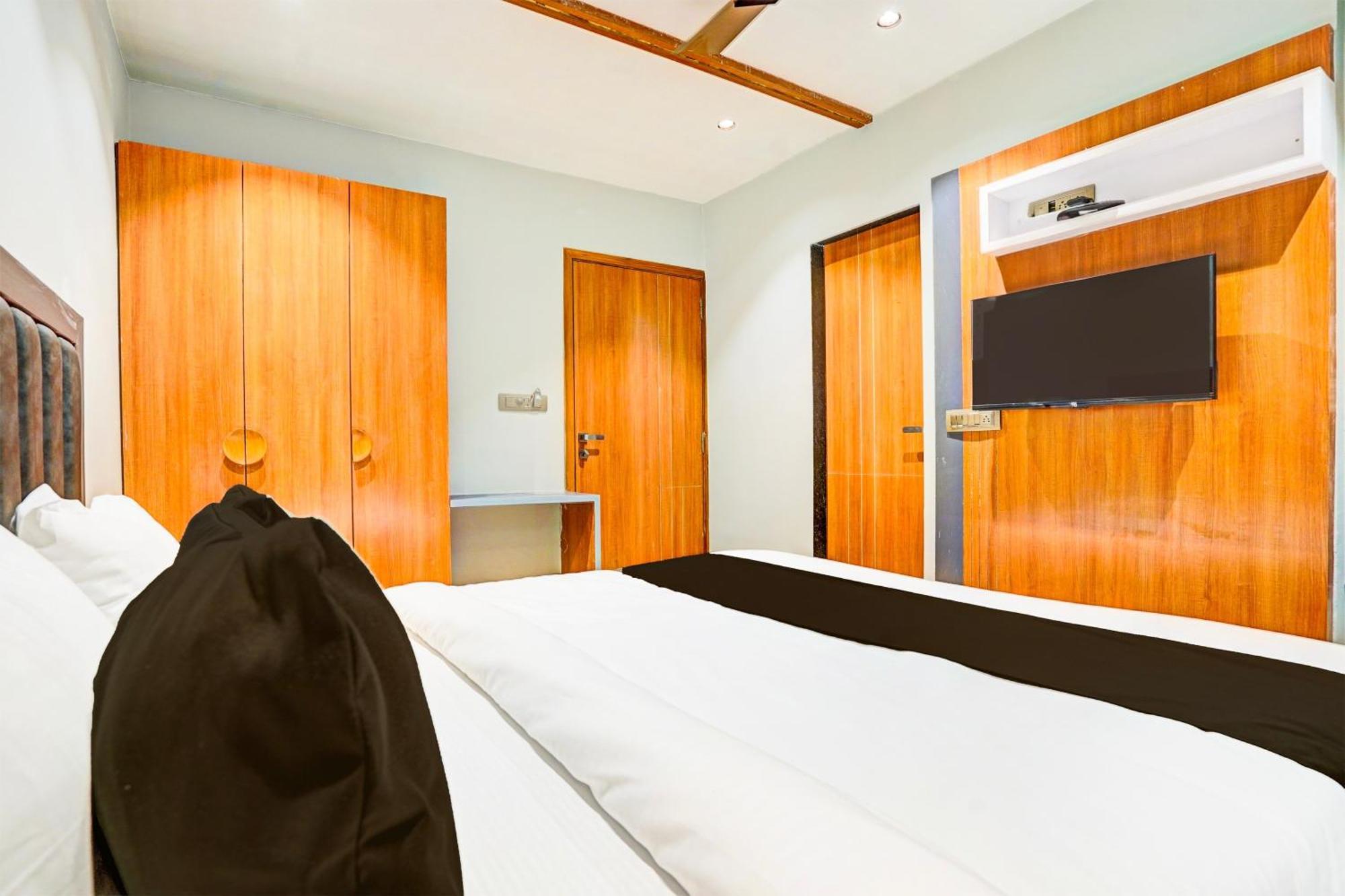 Relax - Drive In Road Hotel Ahmedabad