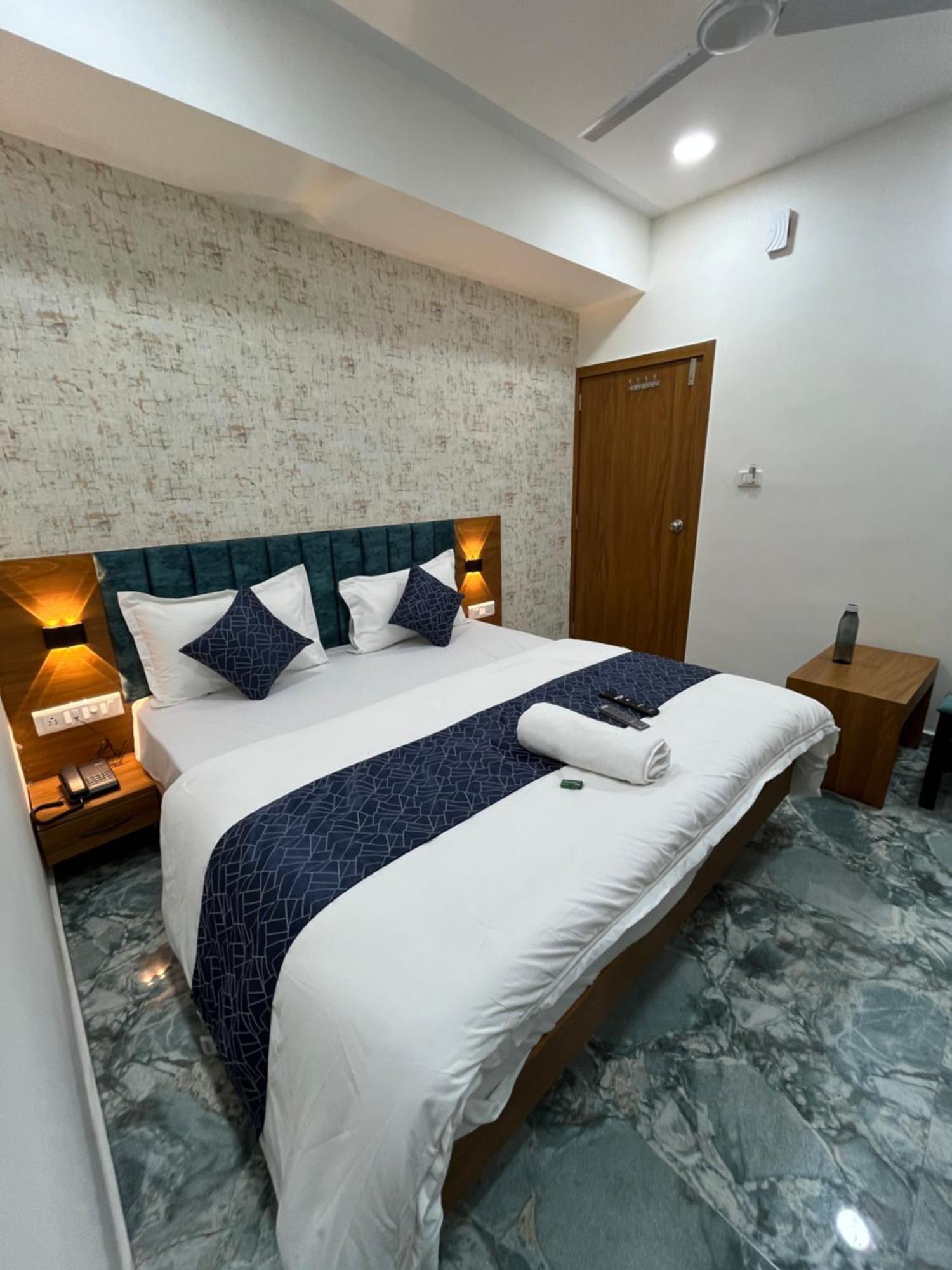 Hotel M1 Ahmedabad