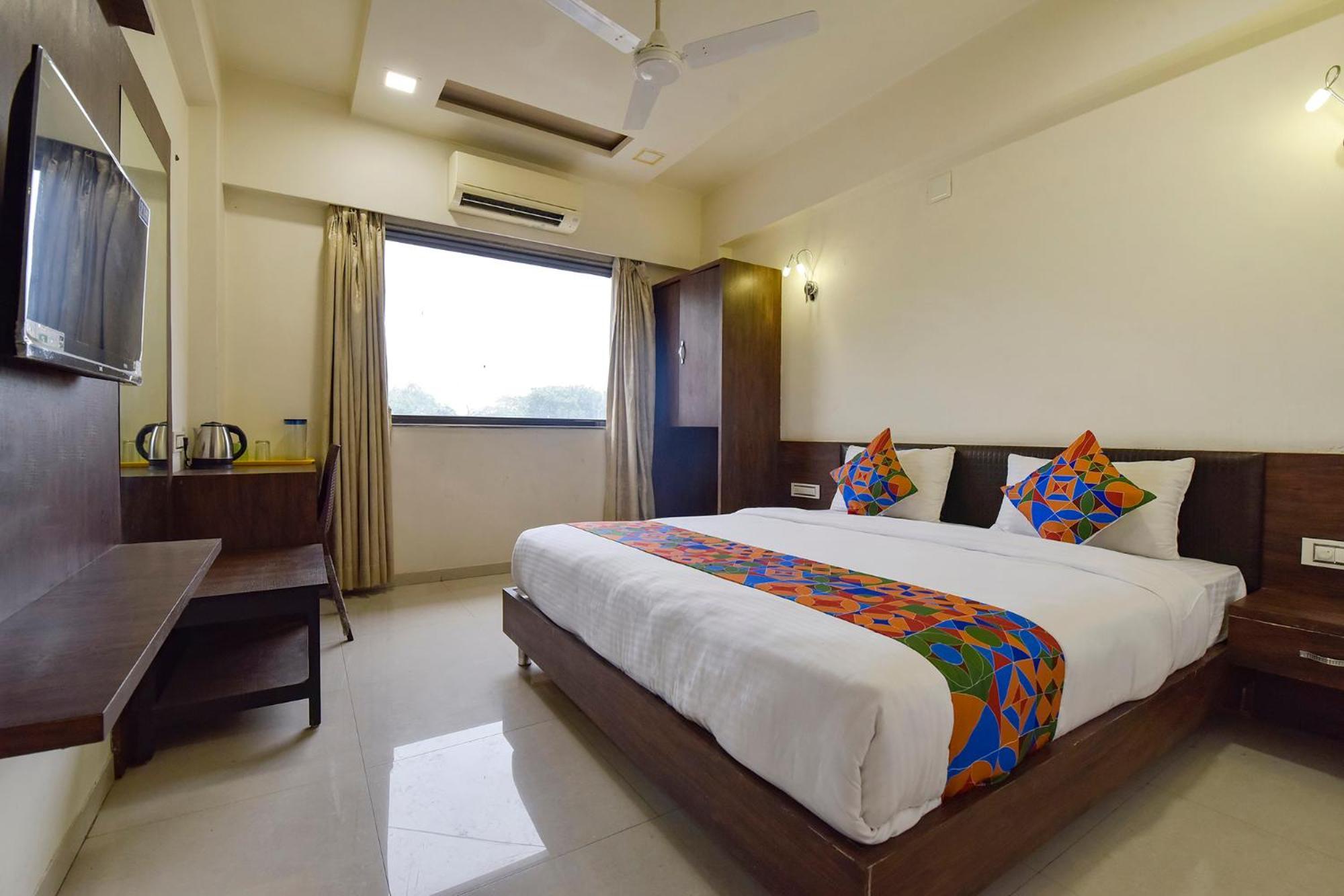 Hotel Fabhotel A1 Plaza Ahmedabad