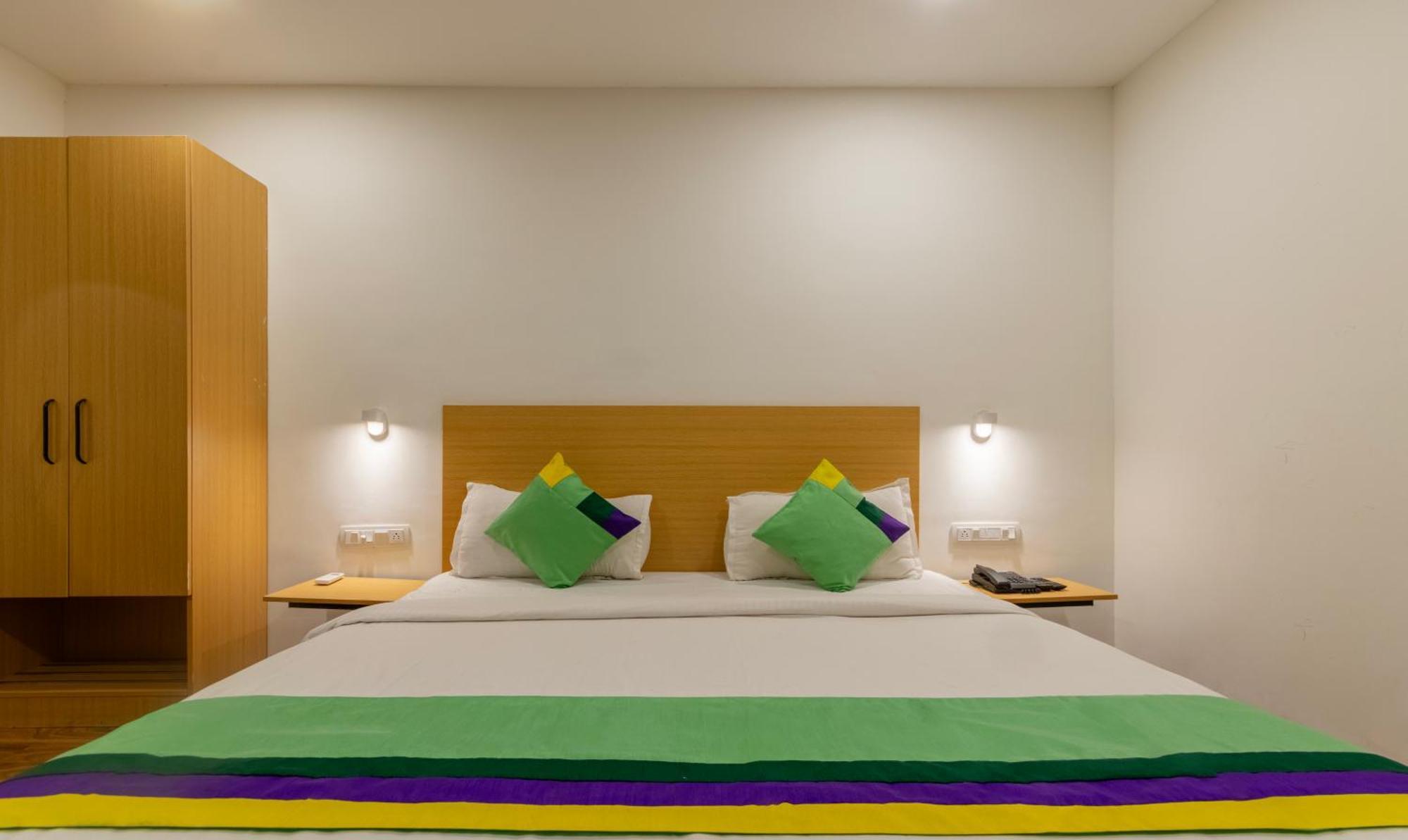 Treebo The Square Hotel 3*