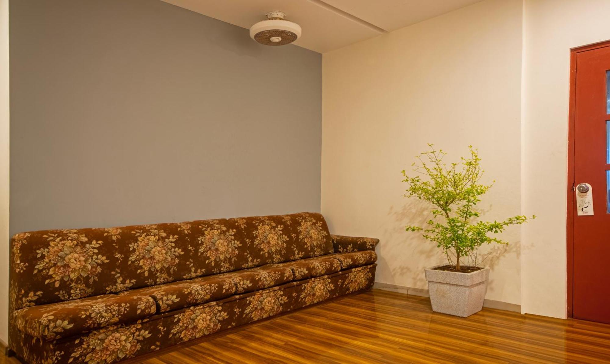Treebo The Square Hotel 3*
