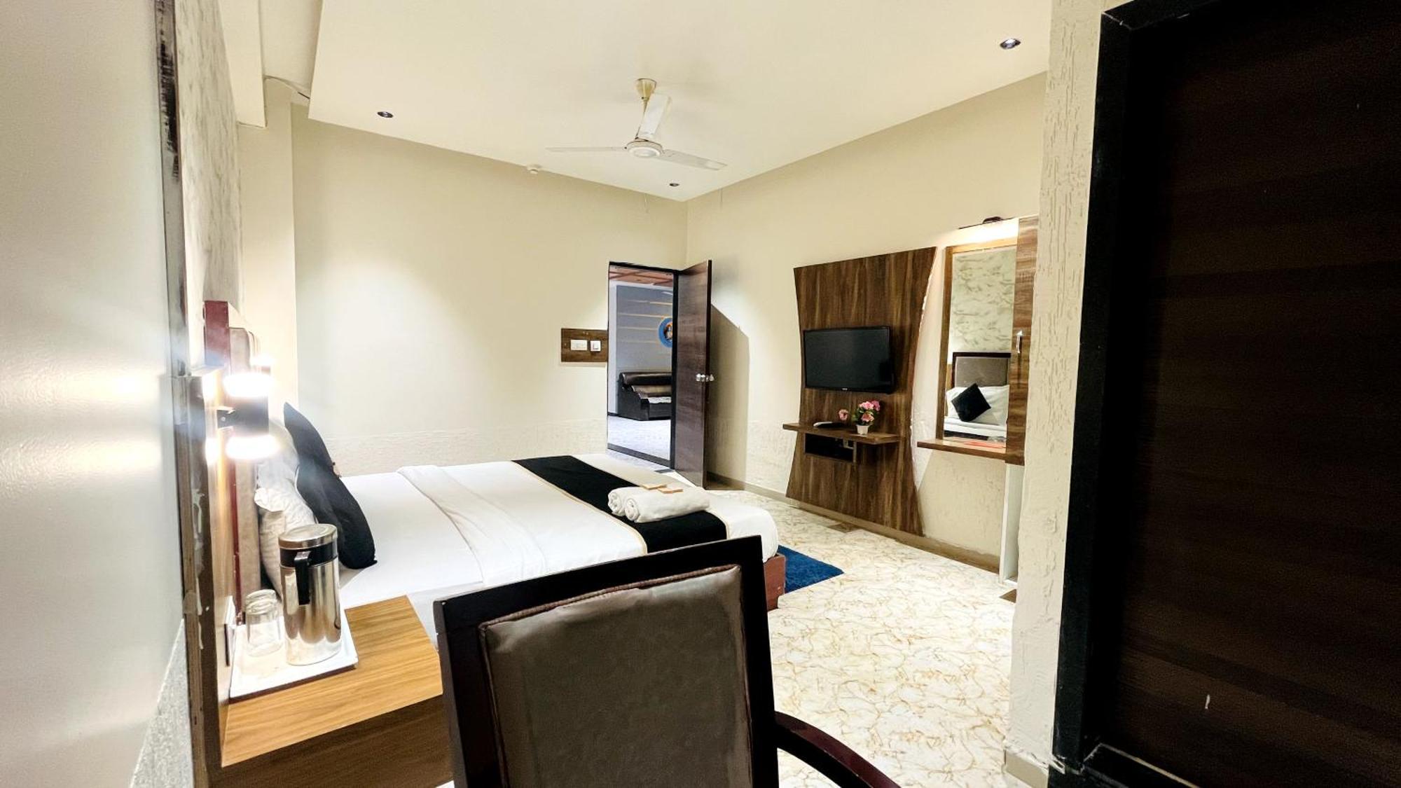 Hotel Shrimad Chandkheda Ahmedabad