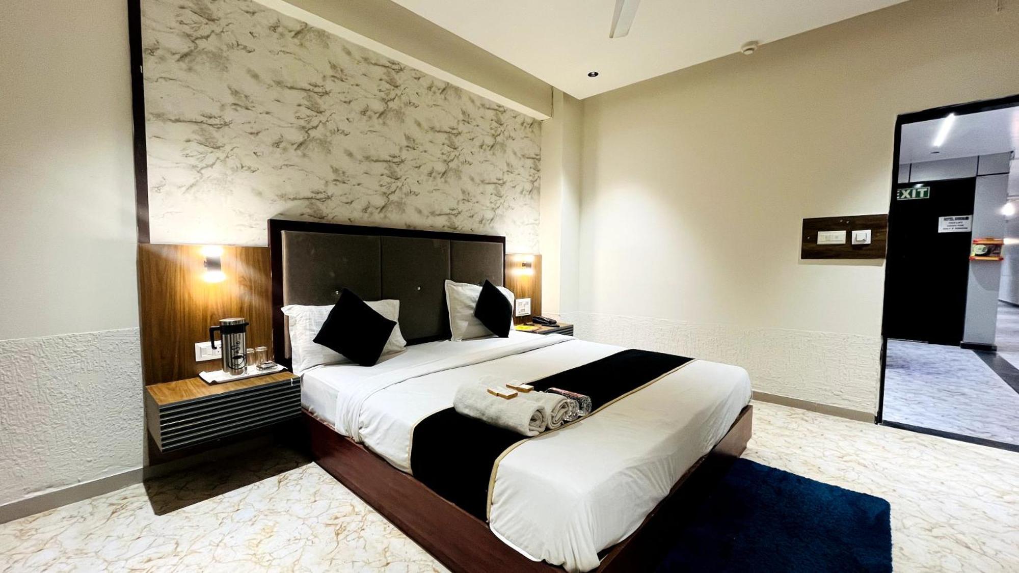 Shrimad Chandkheda Hotel 2*