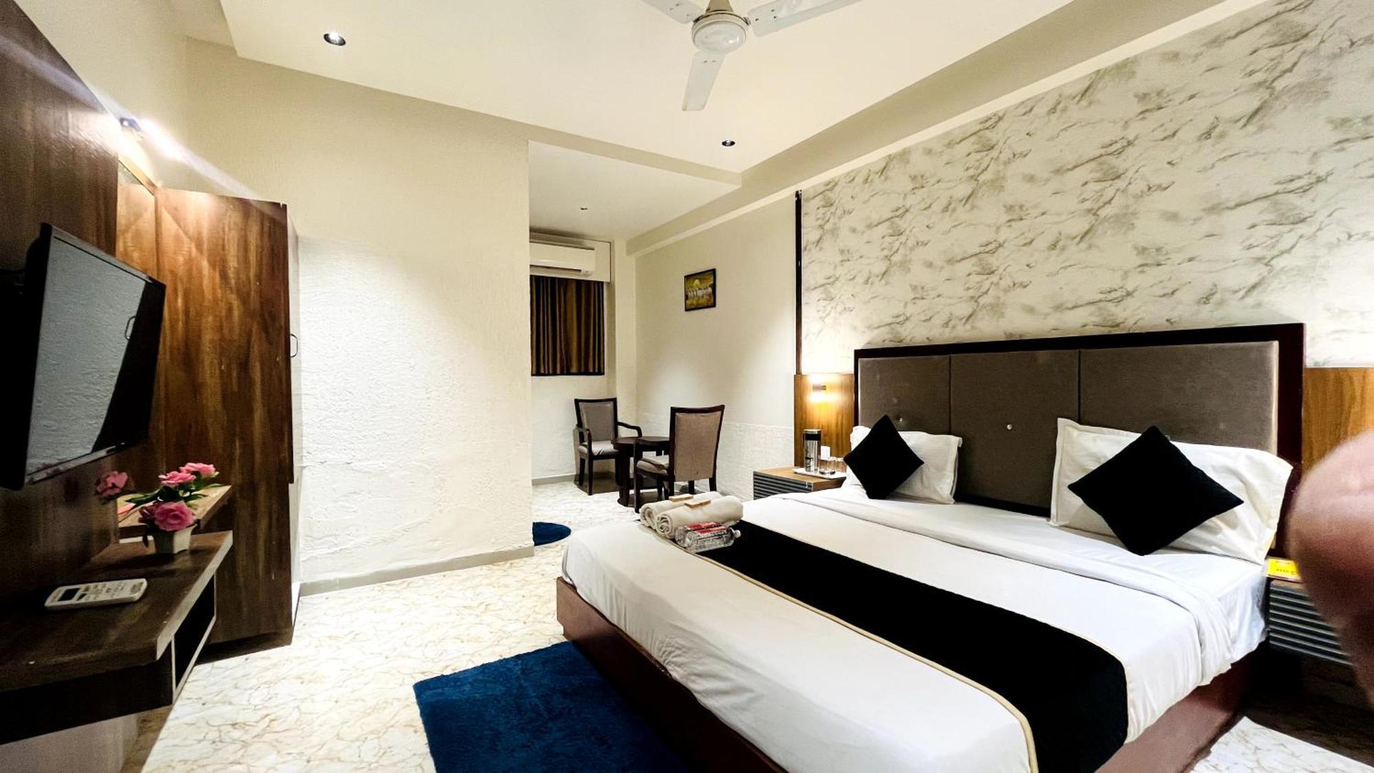 Hotel Shrimad Chandkheda 2*