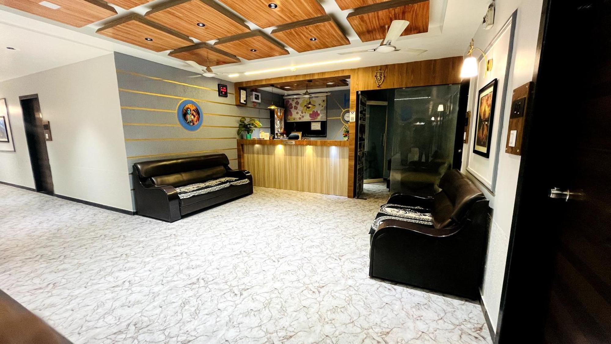 Shrimad Chandkheda Hotel 2*
