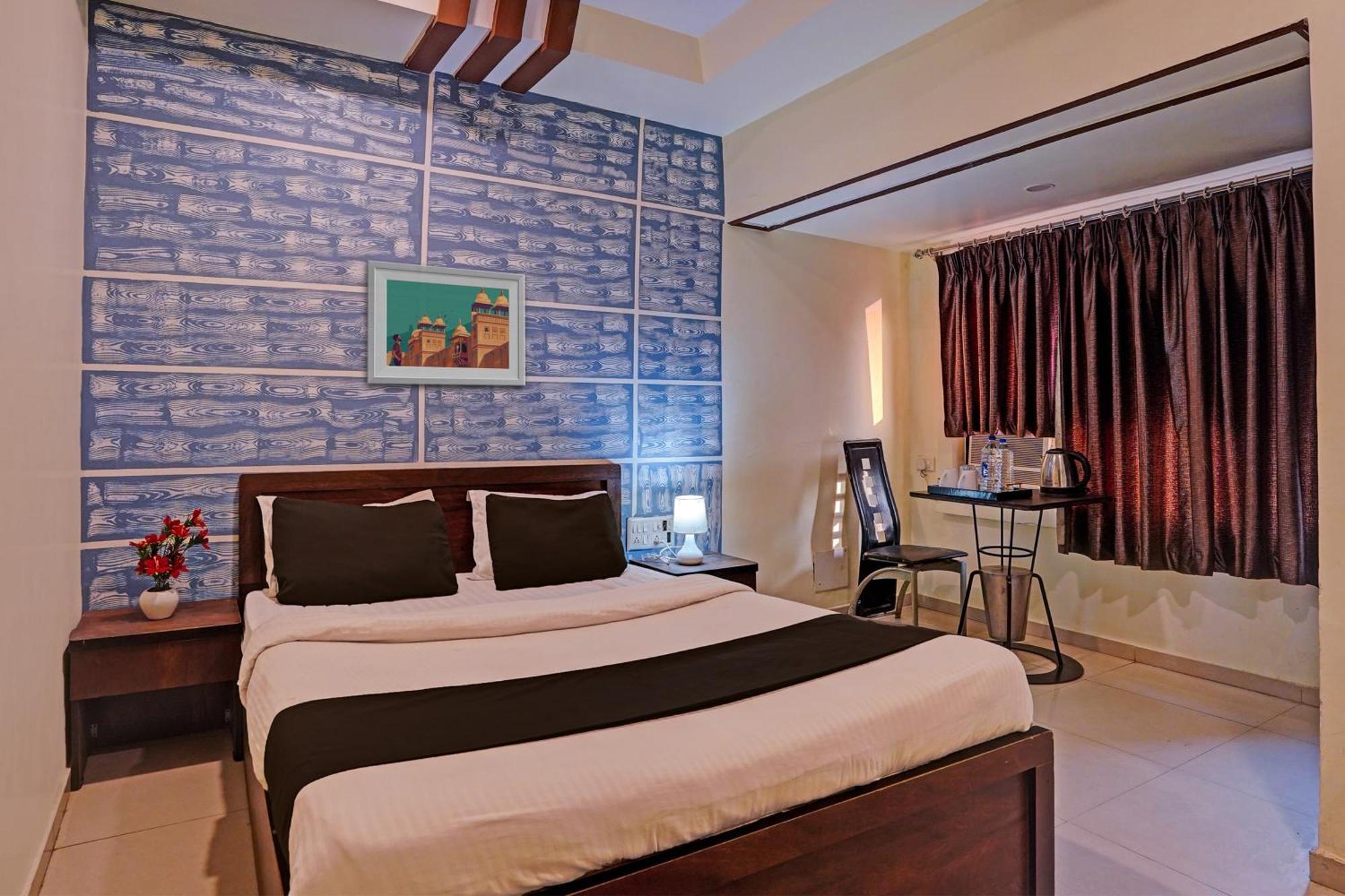 O Poonam Palace Hotel