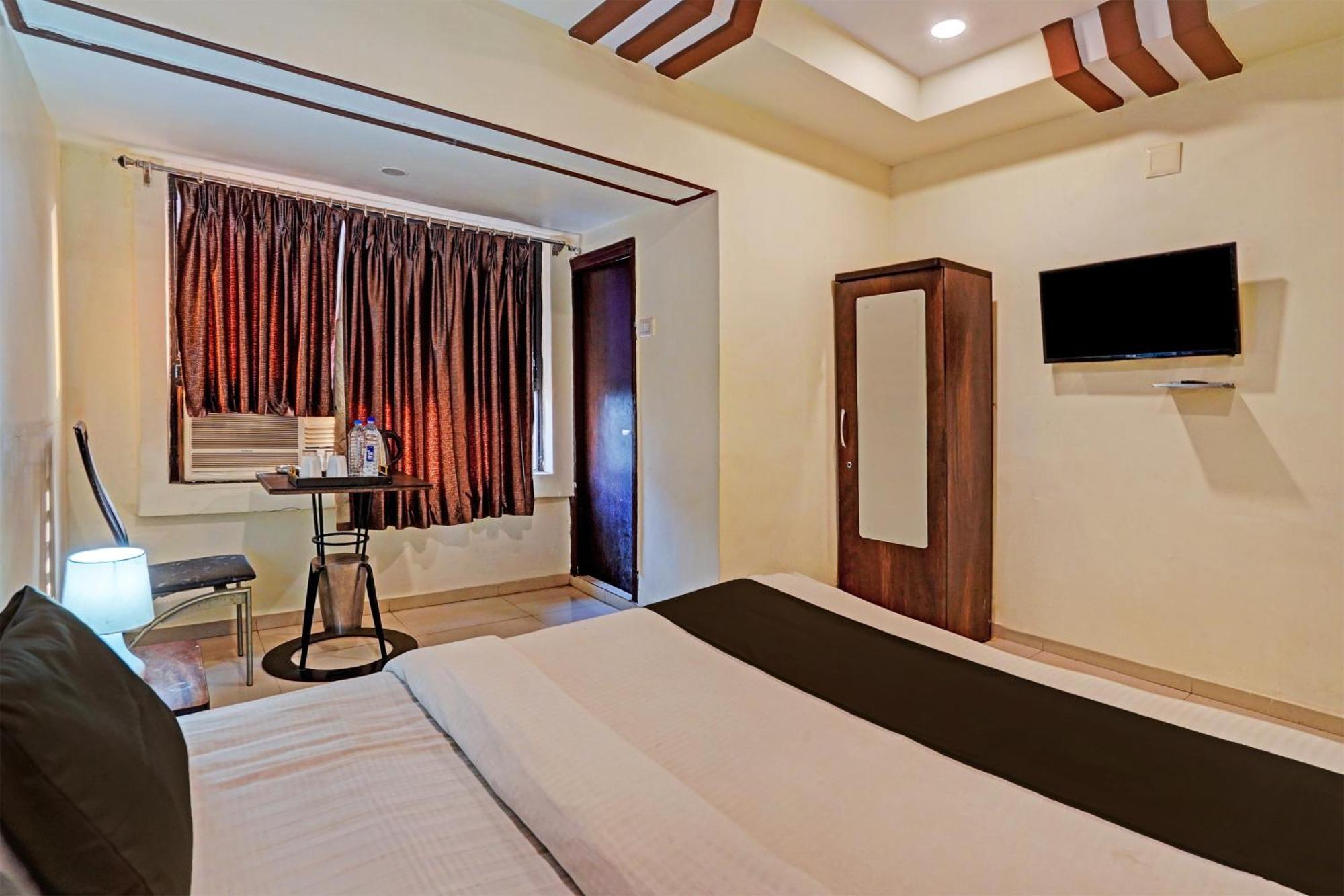 O Poonam Palace Hotel