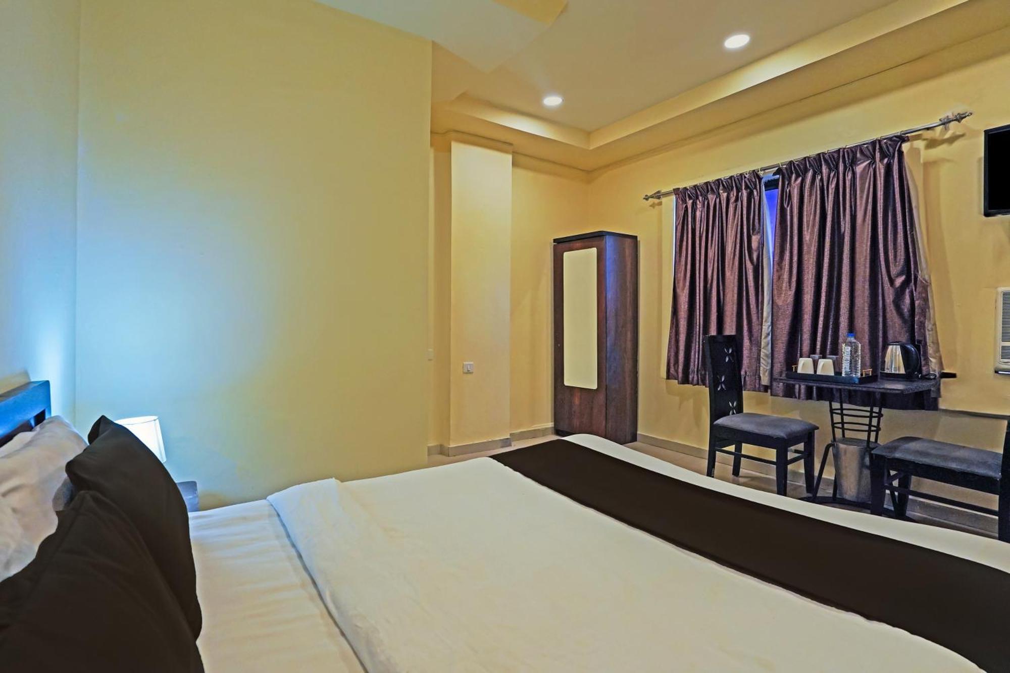O Poonam Palace Hotel Ahmedabad