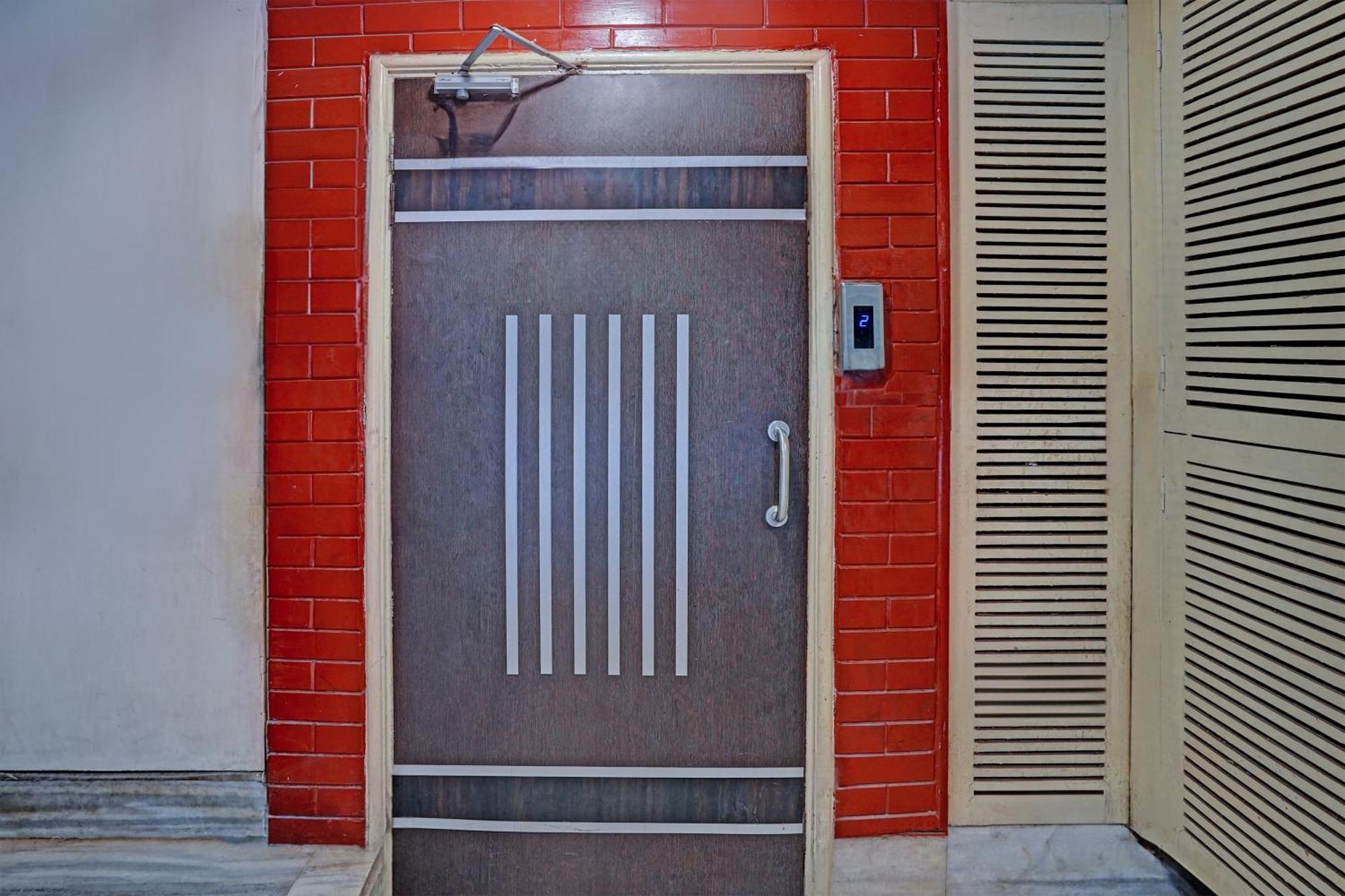 Hotel O Poonam Palace Ahmedabad