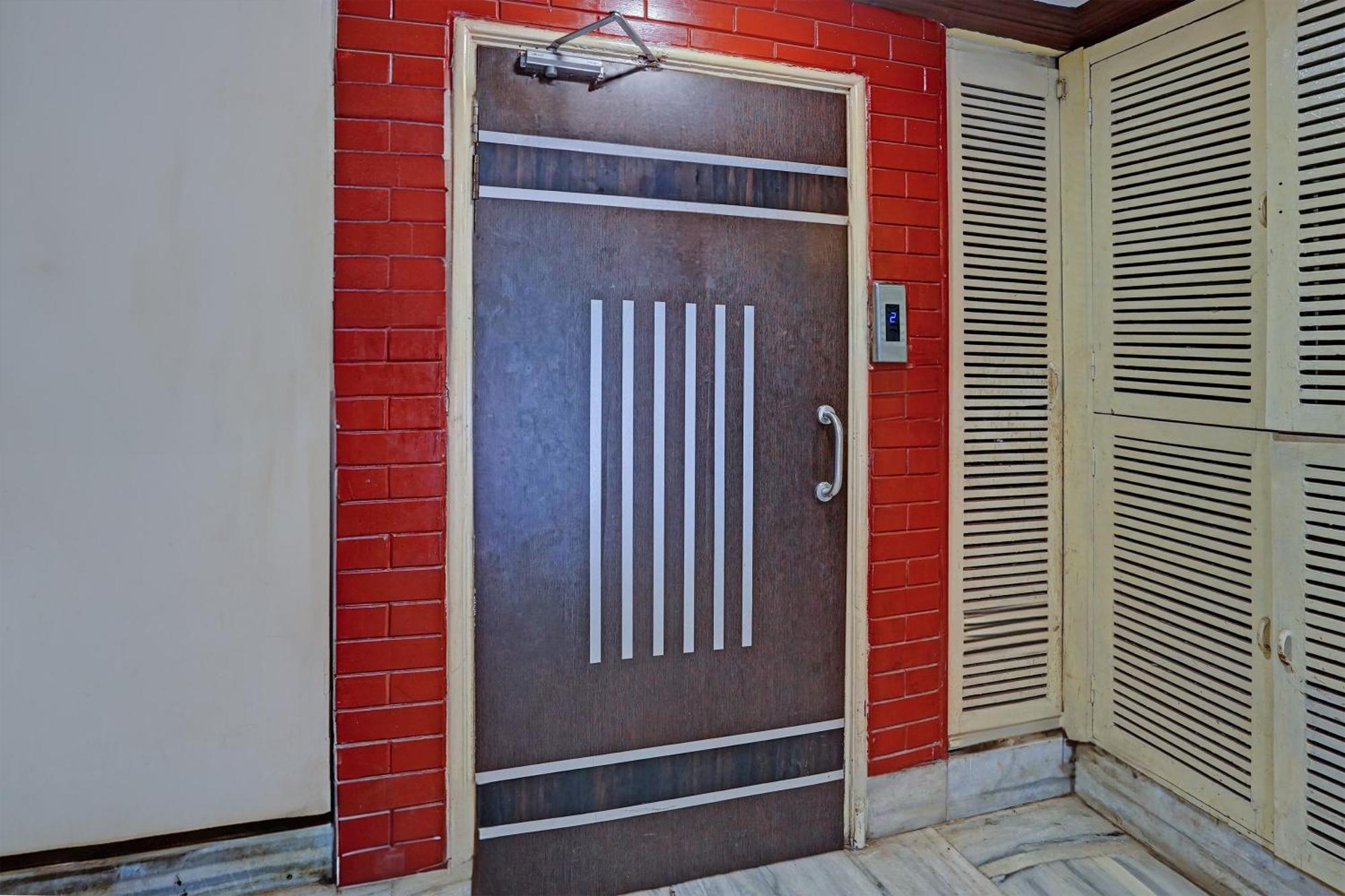 Hotel O Poonam Palace Ahmedabad