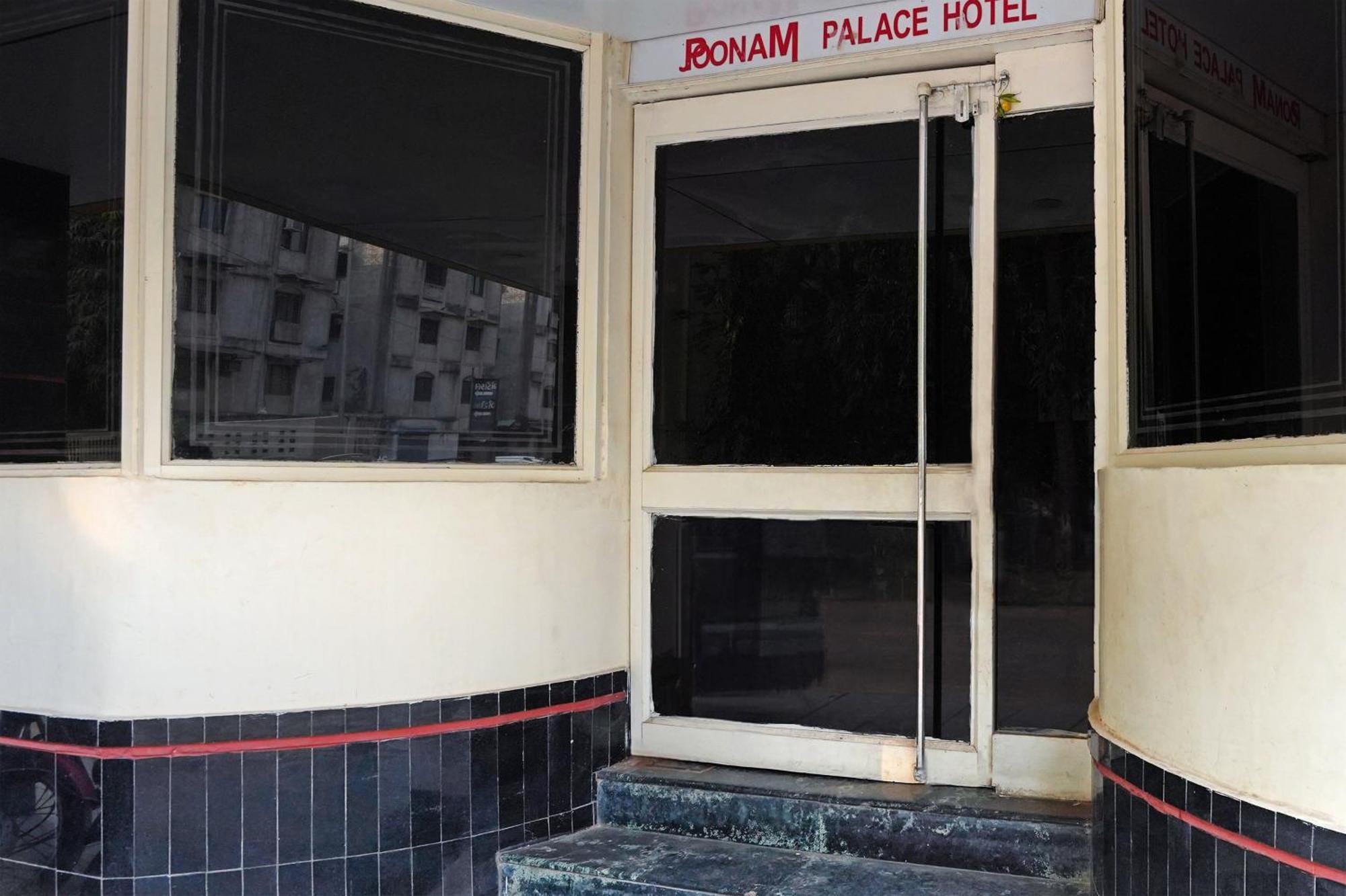 O Poonam Palace *
