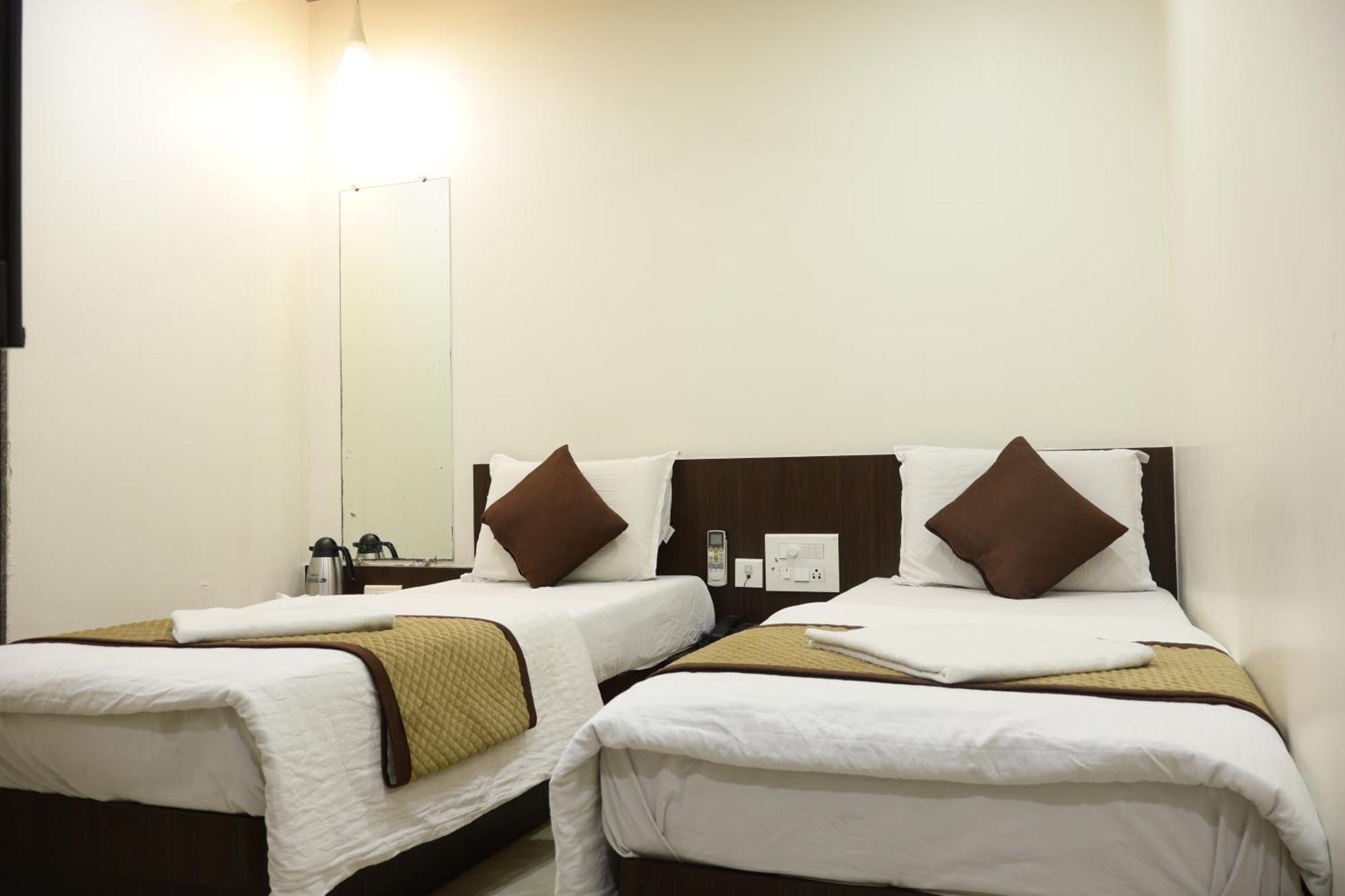 Kabir Hotel 3*