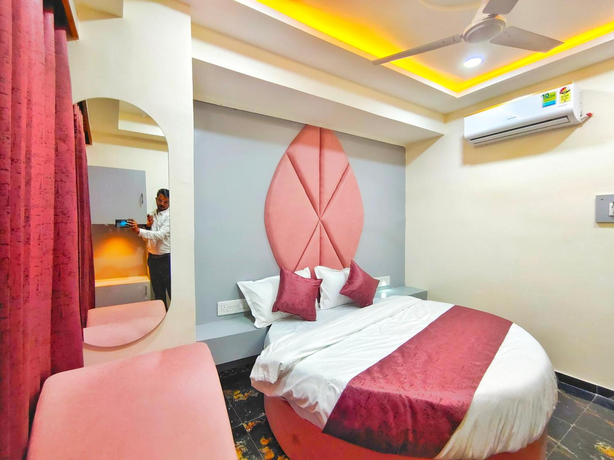 Krishna Park Hotel