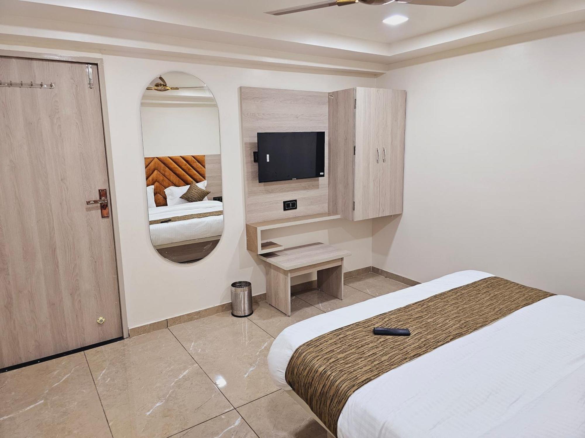 Hotel R K