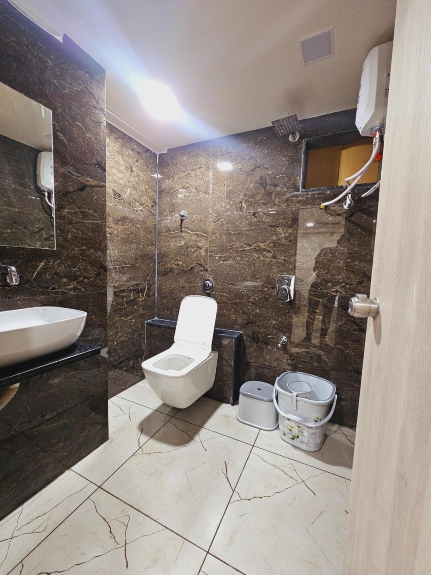R K Hotel *