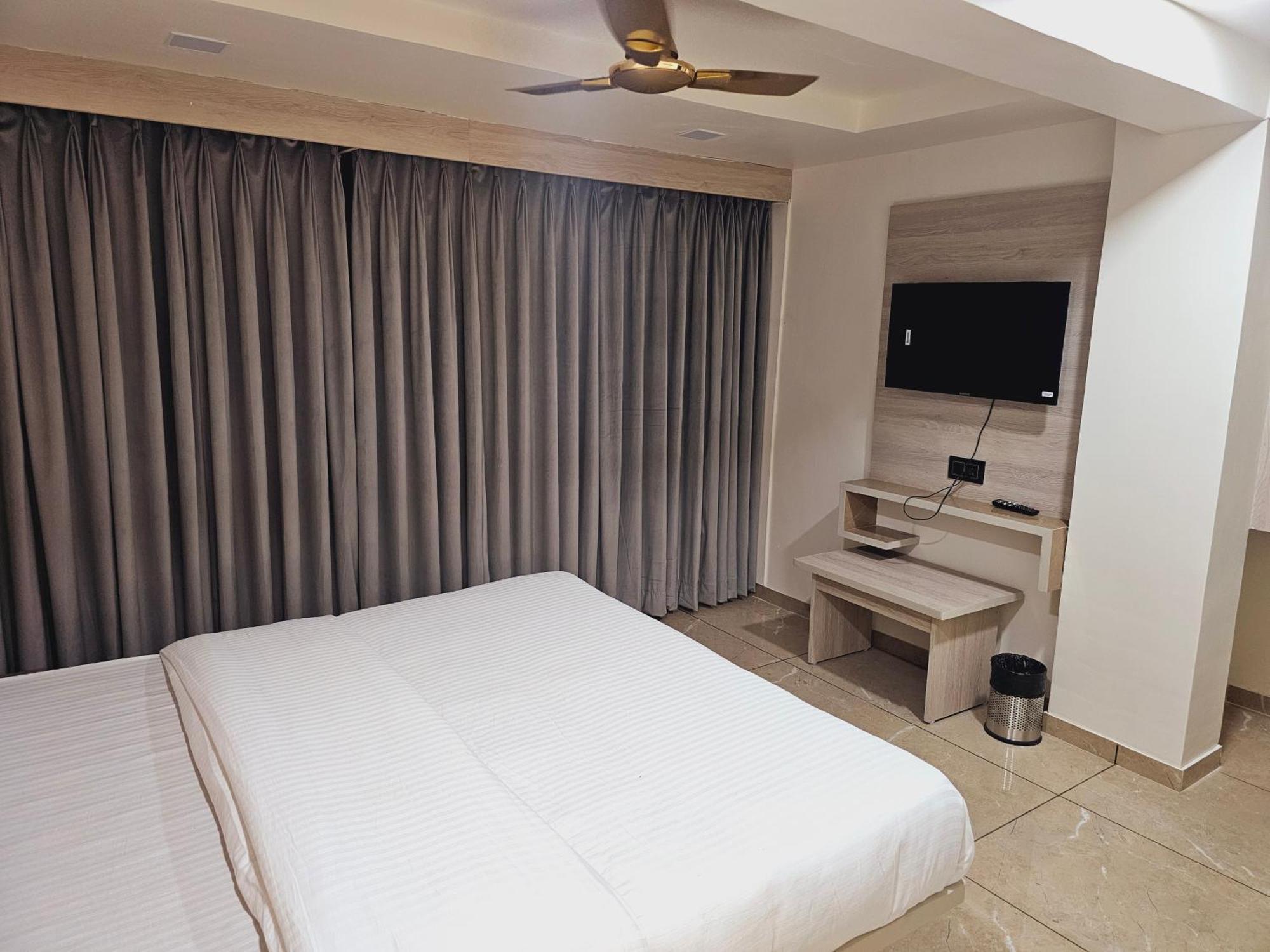 Hotel R K
