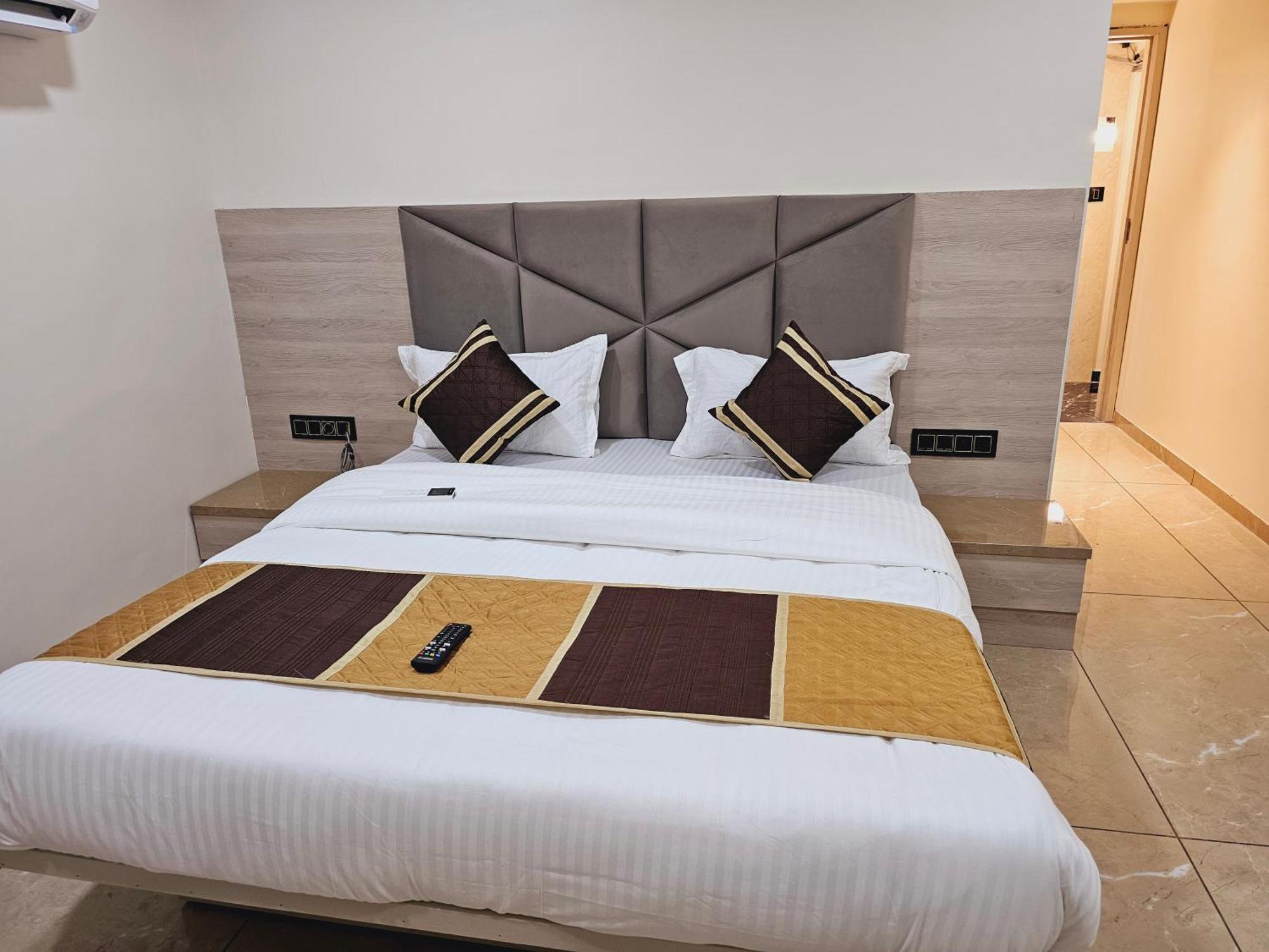 Hotel R K