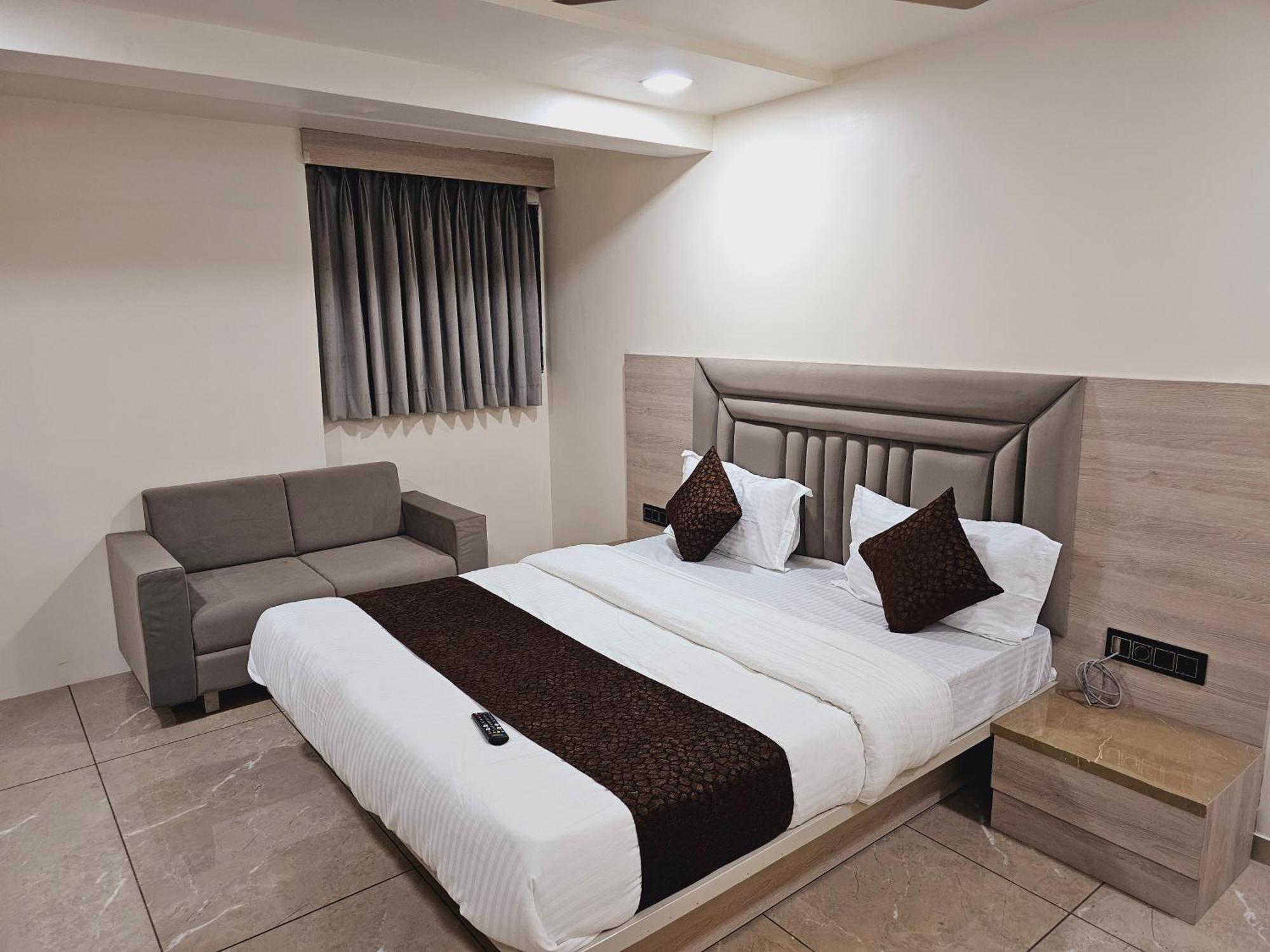Hotel R K Ahmedabad
