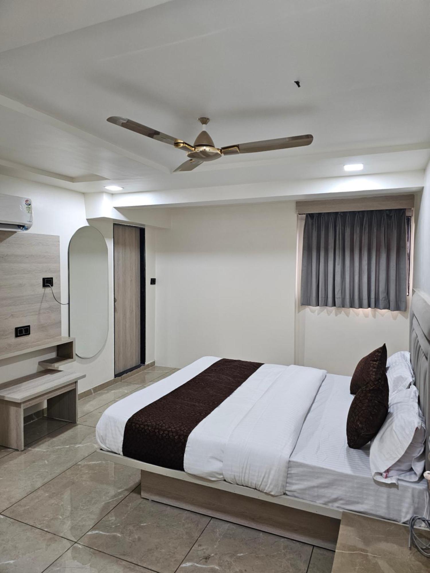 R K Hotel *