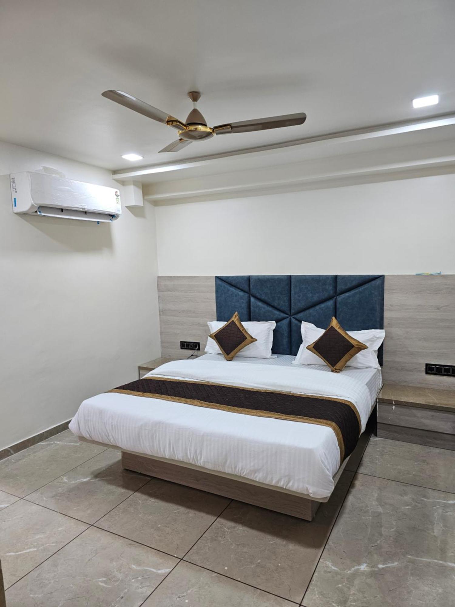 R K Hotel *