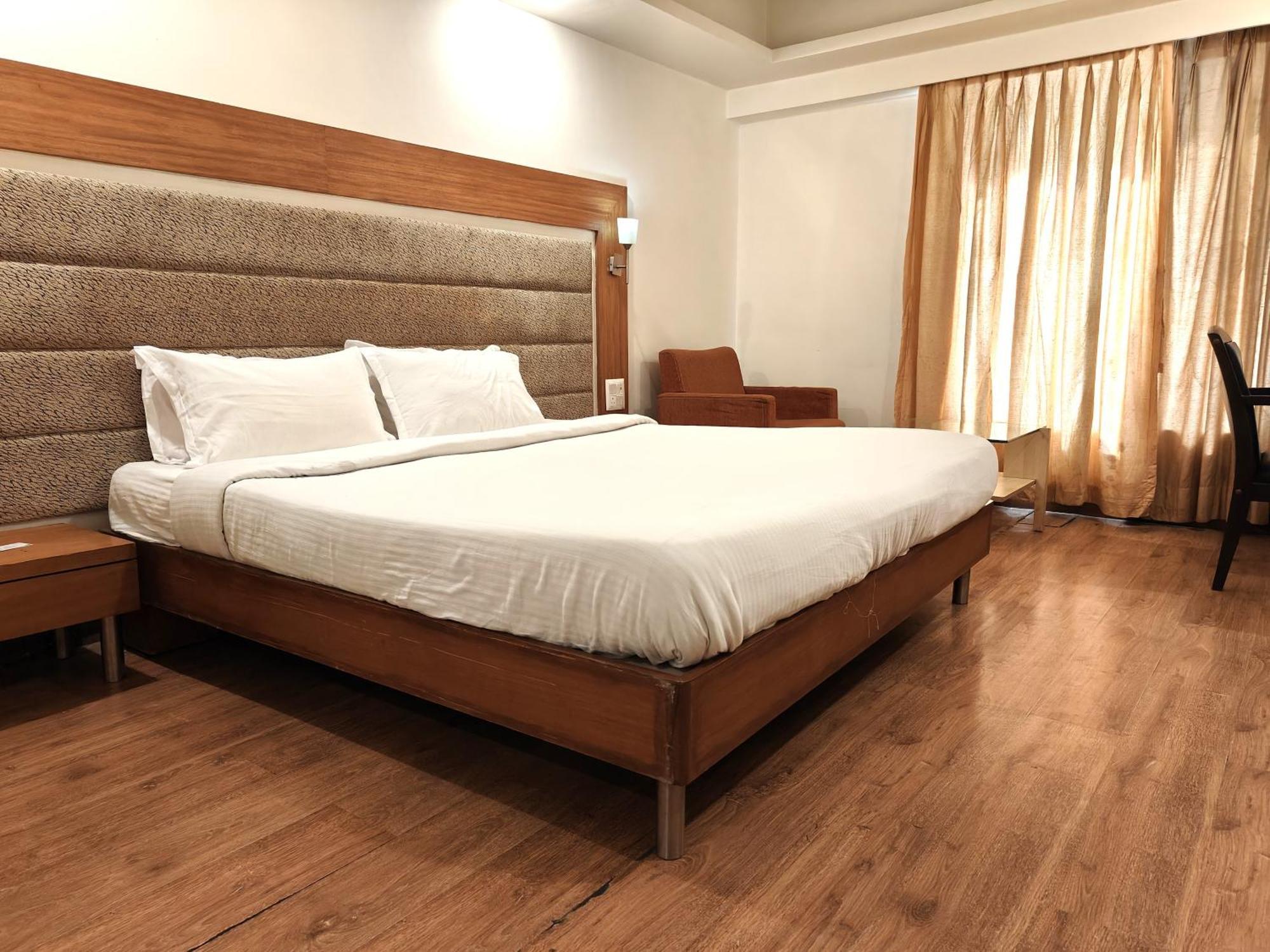 The Sky Comfort, Vejalpur 3*